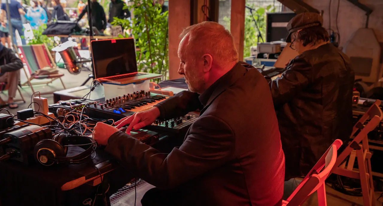 OzmoZ live an Les Digitales Bern 2018, Botanischer Garten Bern – Foto 13 von 19