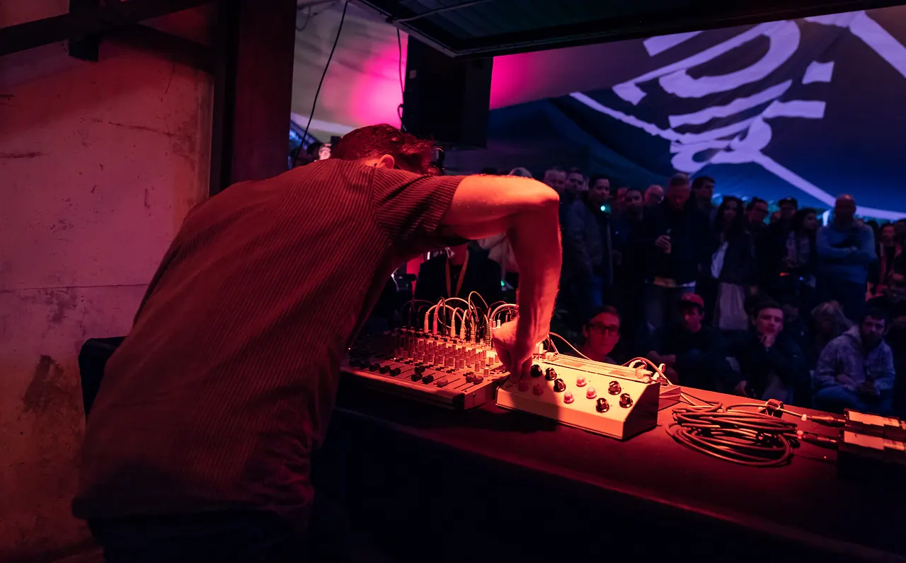 Simon Grab live an Les Digitales Bern 2018, Botanischer Garten Bern – Foto 5 von 23