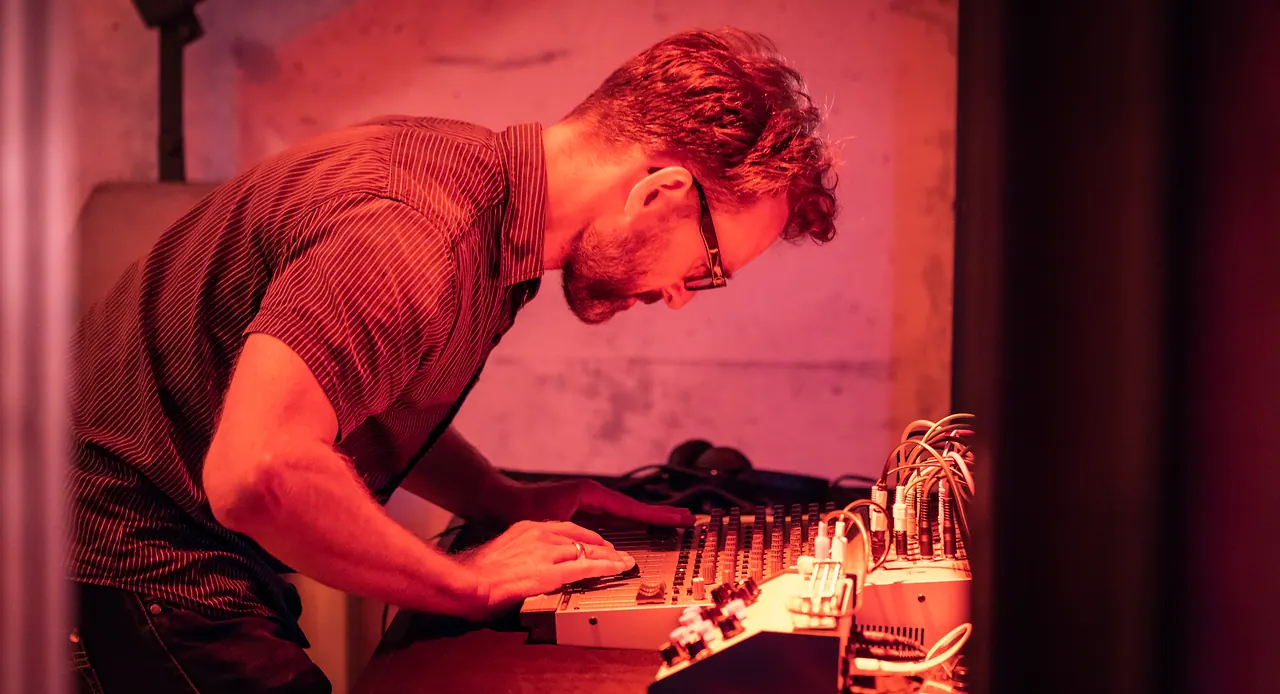Simon Grab live an Les Digitales Bern 2018, Botanischer Garten Bern – Foto 14 von 23