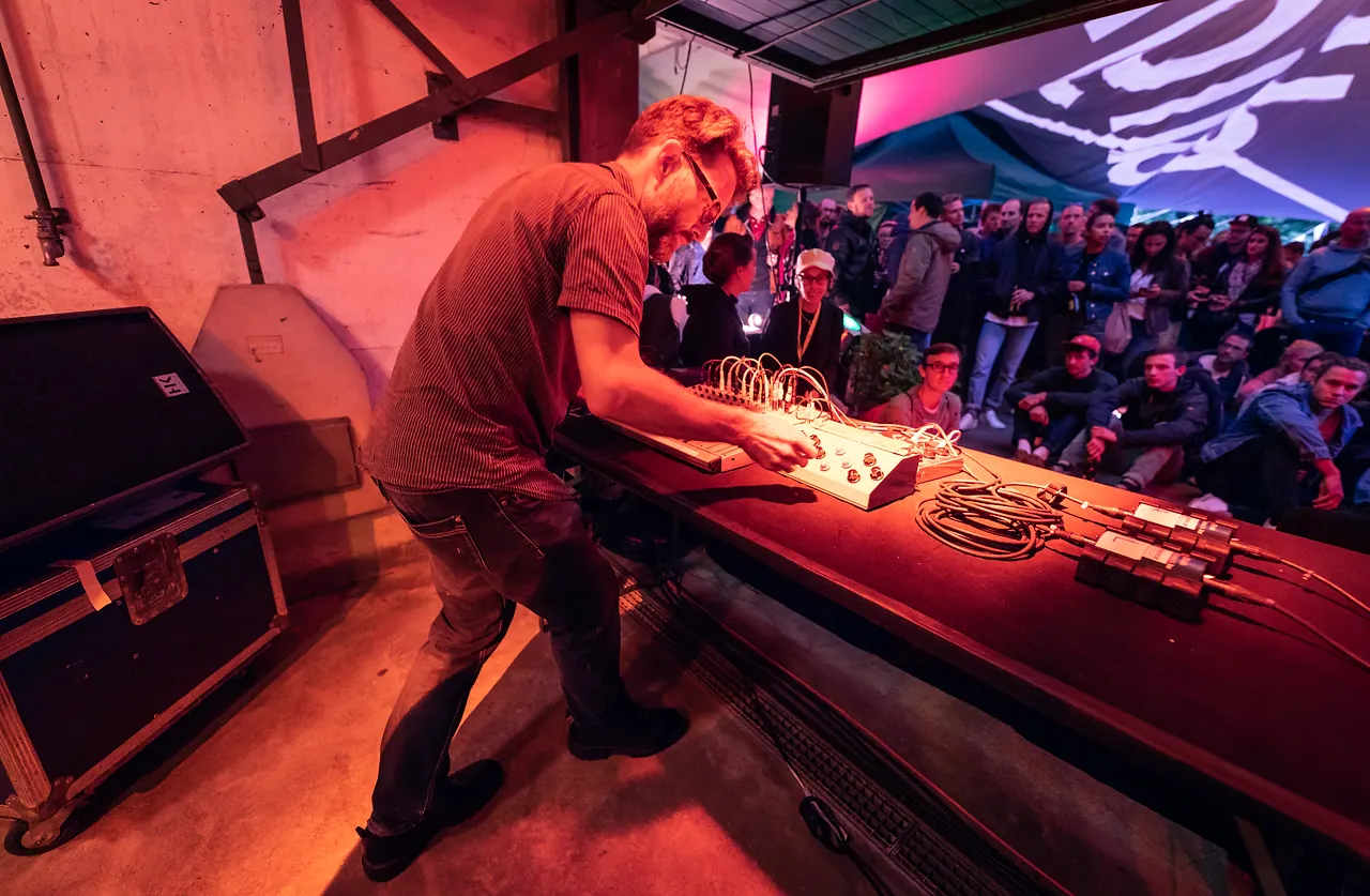Simon Grab live an Les Digitales Bern 2018, Botanischer Garten Bern – Foto 18 von 23