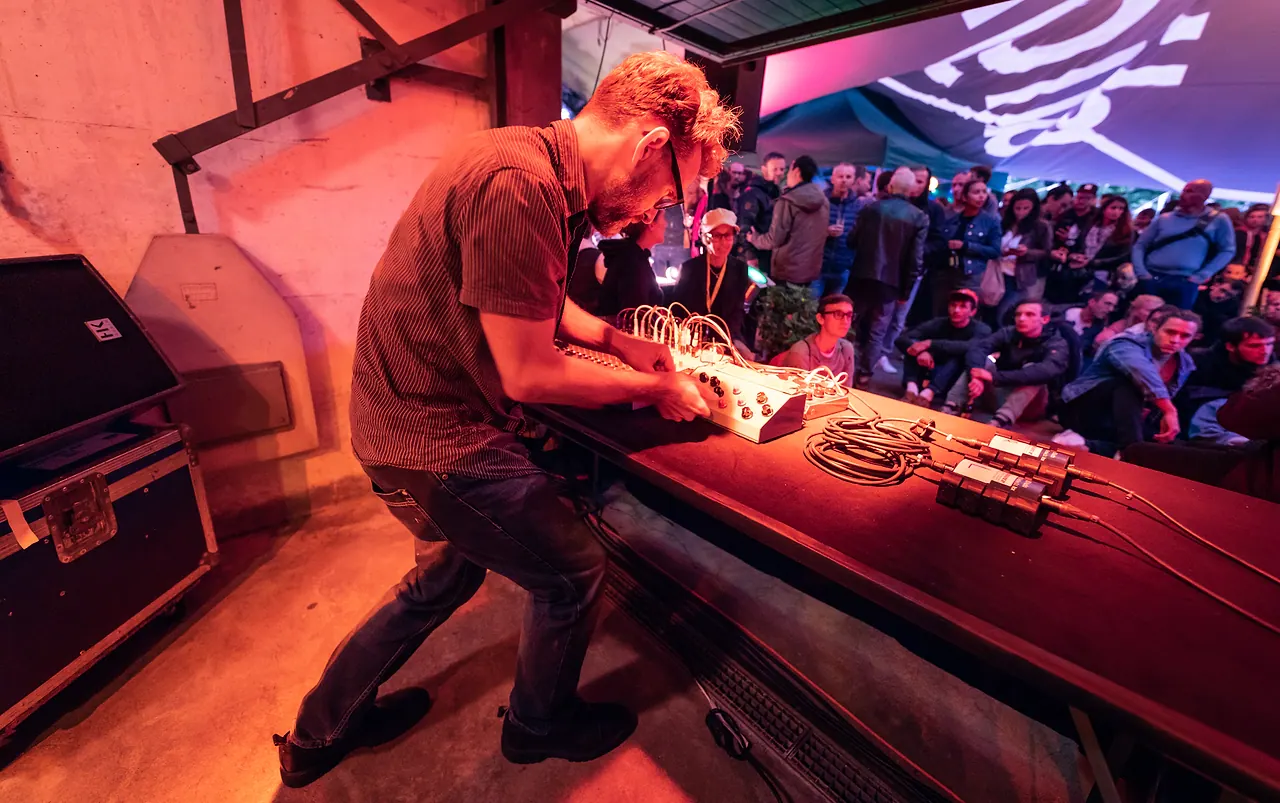 Simon Grab live an Les Digitales Bern 2018, Botanischer Garten Bern – Foto 19 von 23