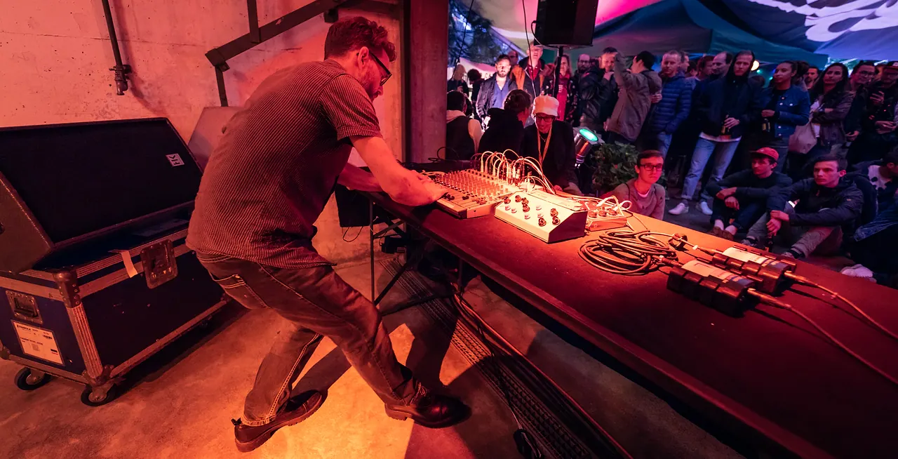 Simon Grab live an Les Digitales Bern 2018, Botanischer Garten Bern – Foto 21 von 23