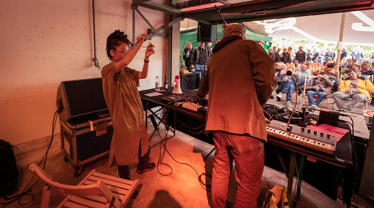Tim & Puma Mimi live an Les Digitales Bern 2018, Botanischer Garten Bern – Foto 8 von 12