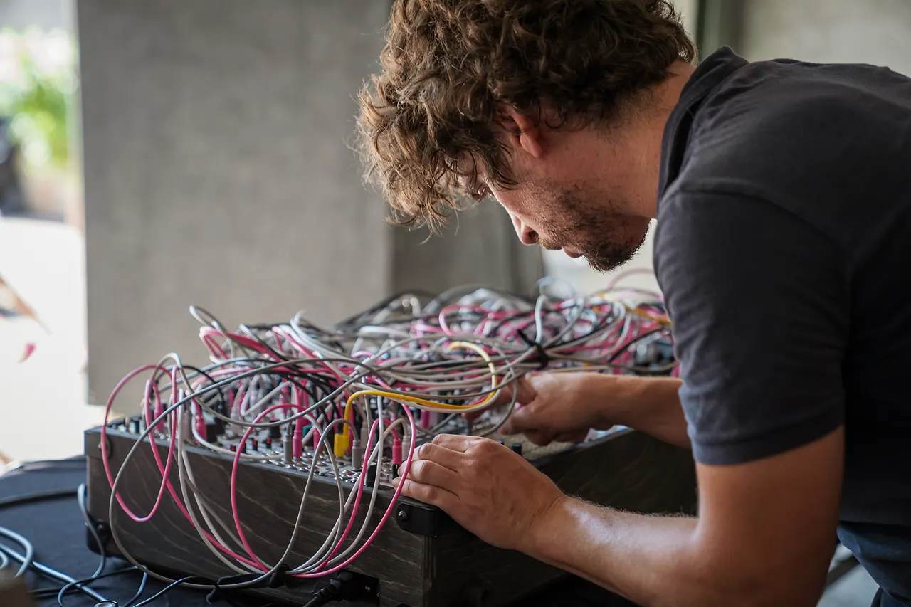 aroom [temp] live an Les Digitales Bern 2019, Botanischer Garten Bern – Foto 3 von 12