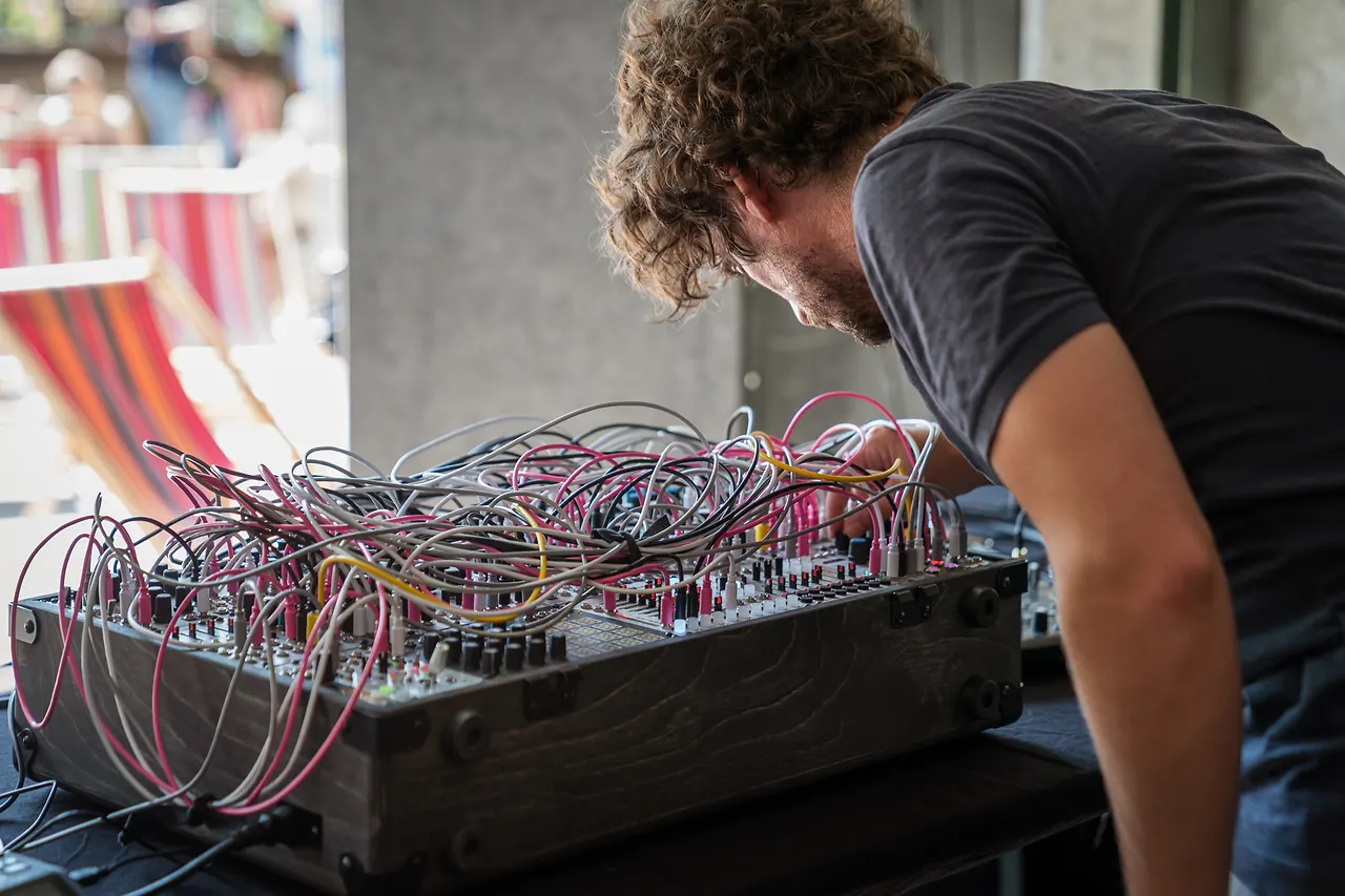 aroom [temp] live an Les Digitales Bern 2019, Botanischer Garten Bern – Foto 9 von 12