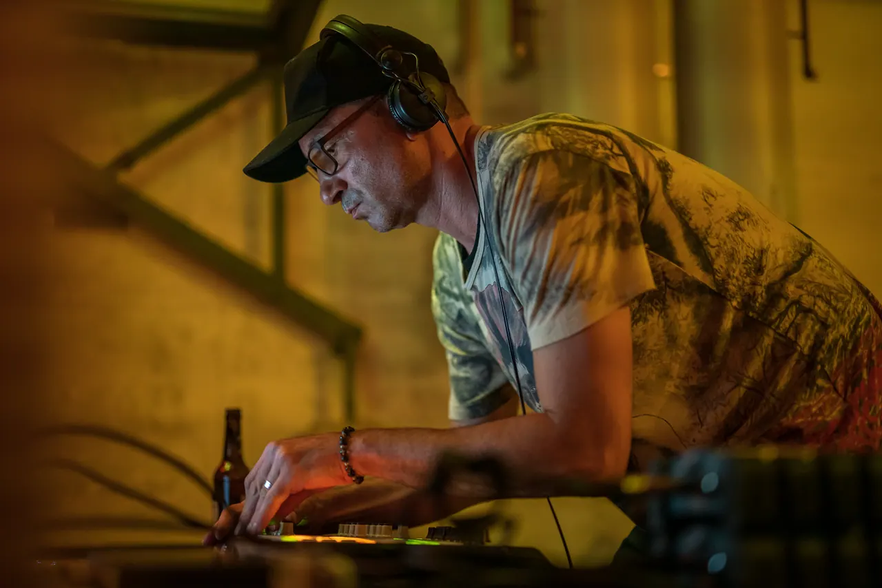 Adriano Mirabile live an Les Digitales Bern 2019, Botanischer Garten Bern – Foto 4 von 12