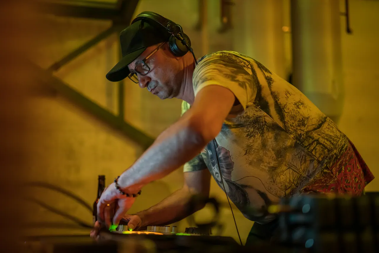 Adriano Mirabile live an Les Digitales Bern 2019, Botanischer Garten Bern – Foto 5 von 12