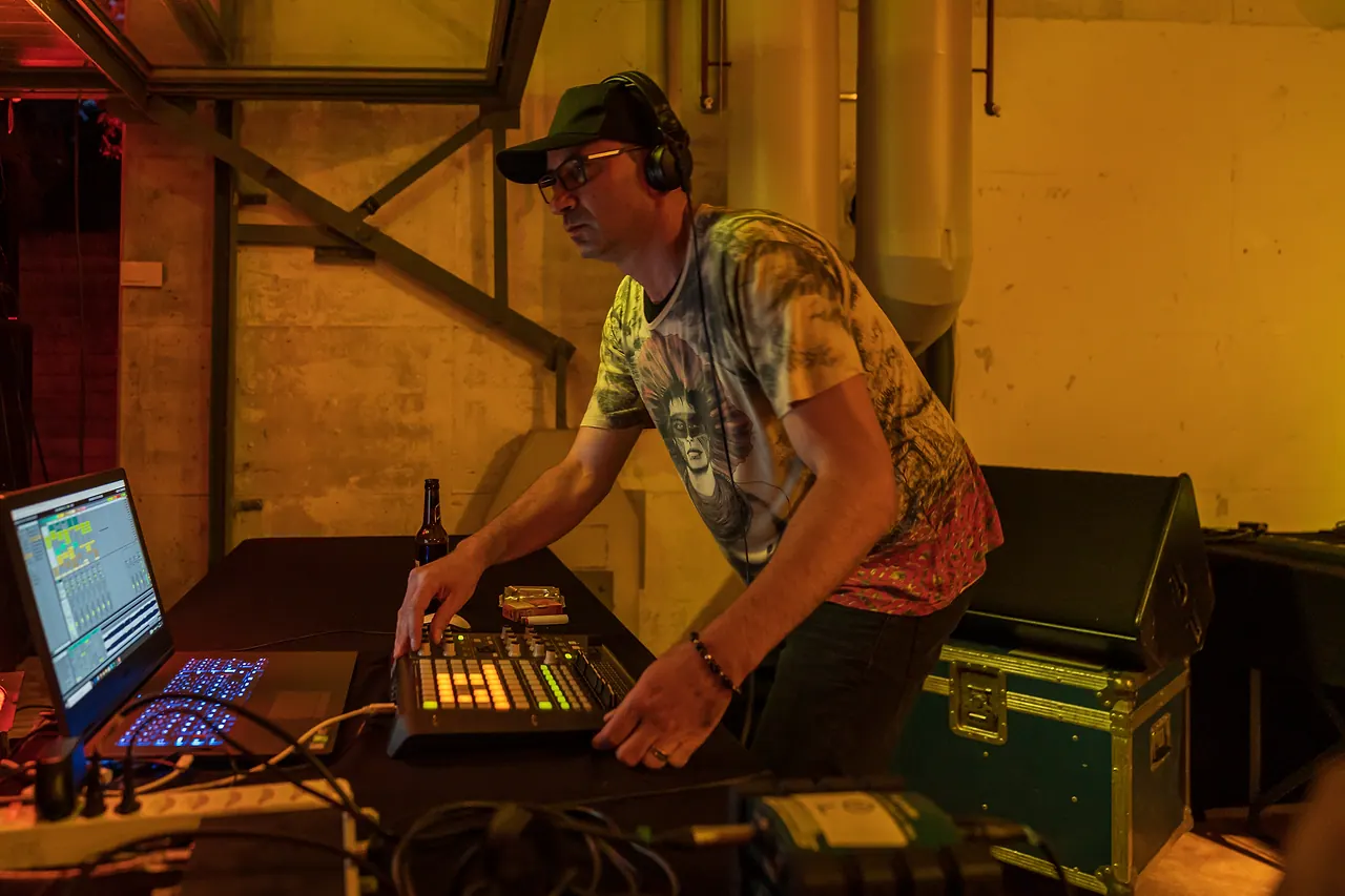 Adriano Mirabile live an Les Digitales Bern 2019, Botanischer Garten Bern – Foto 7 von 12