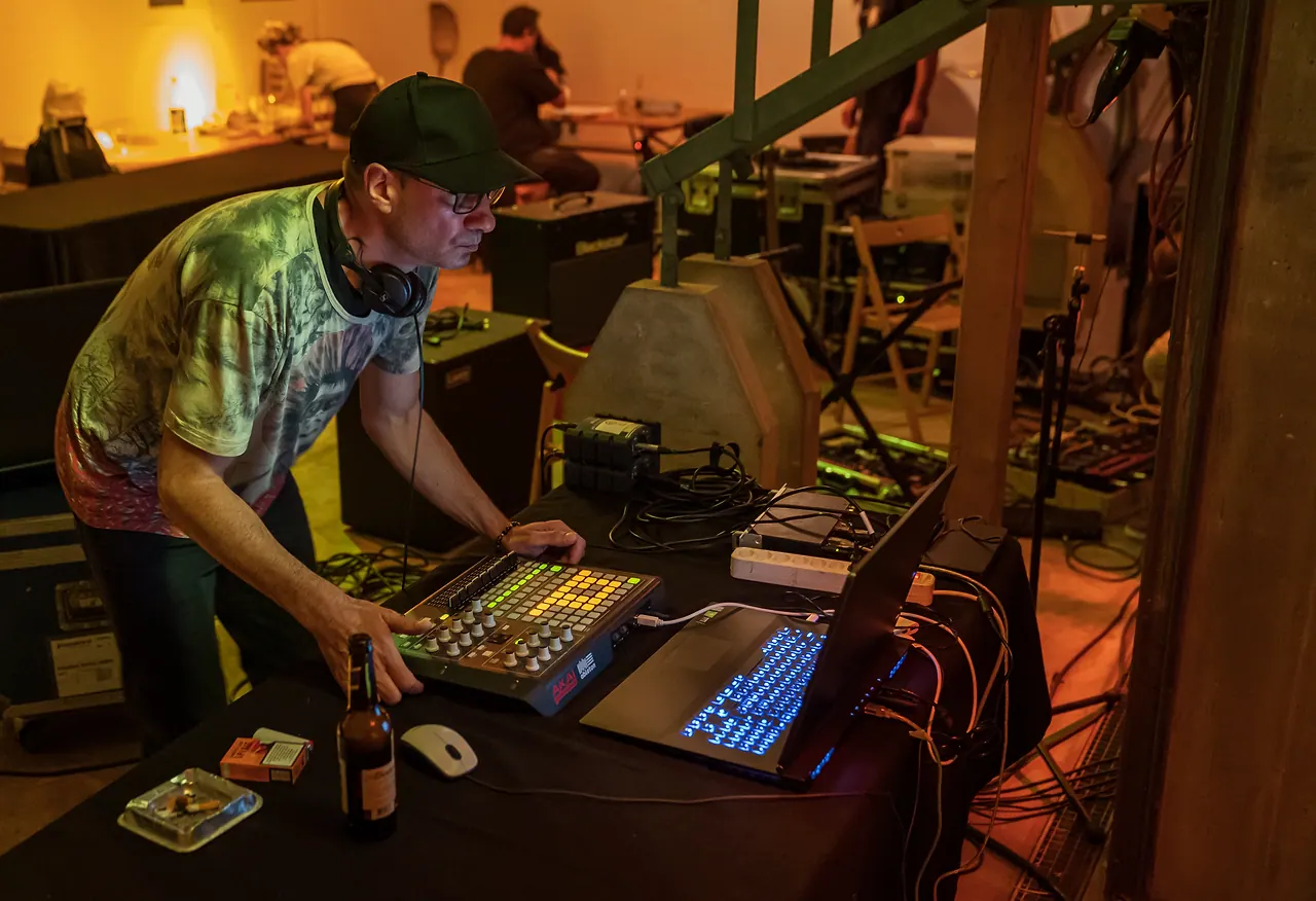 Adriano Mirabile live an Les Digitales Bern 2019, Botanischer Garten Bern – Foto 8 von 12
