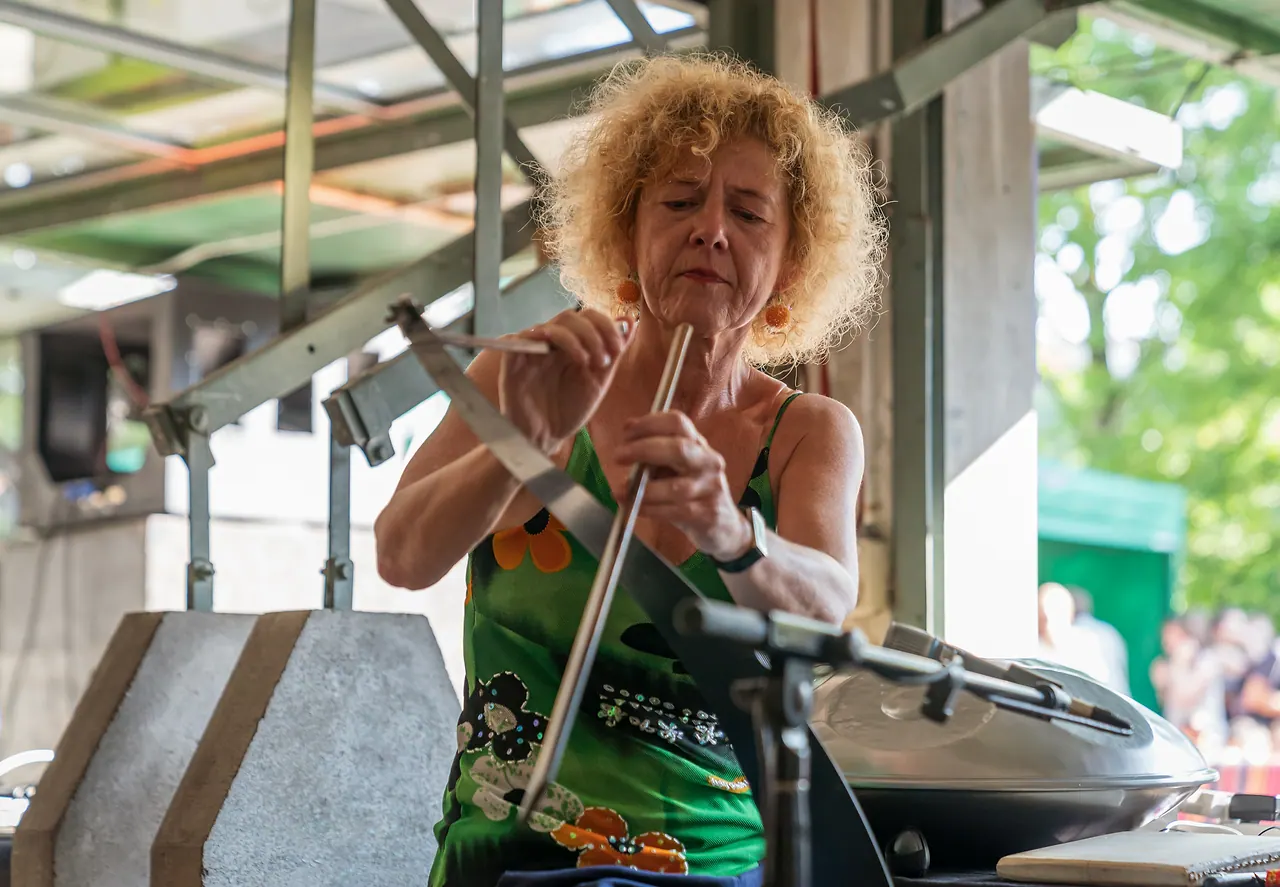 Les Blondes live an Les Digitales Bern 2019, Botanischer Garten Bern – Foto 11 von 16