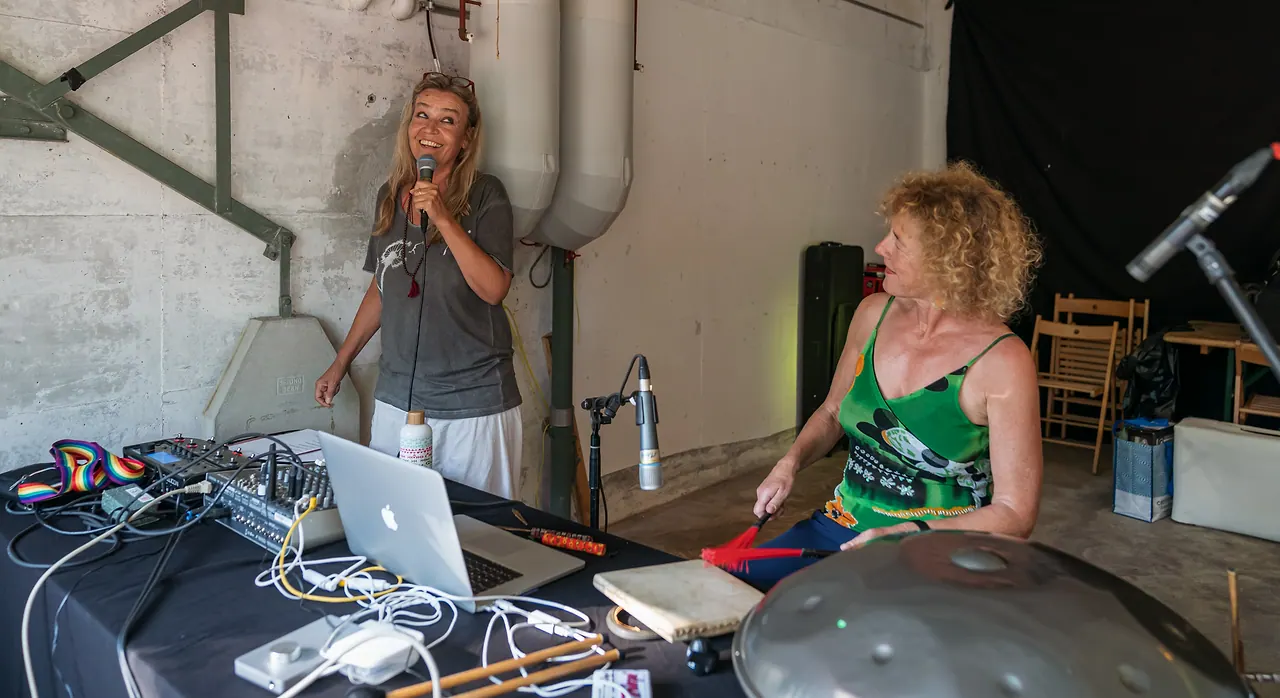 Les Blondes live an Les Digitales Bern 2019, Botanischer Garten Bern – Foto 15 von 16