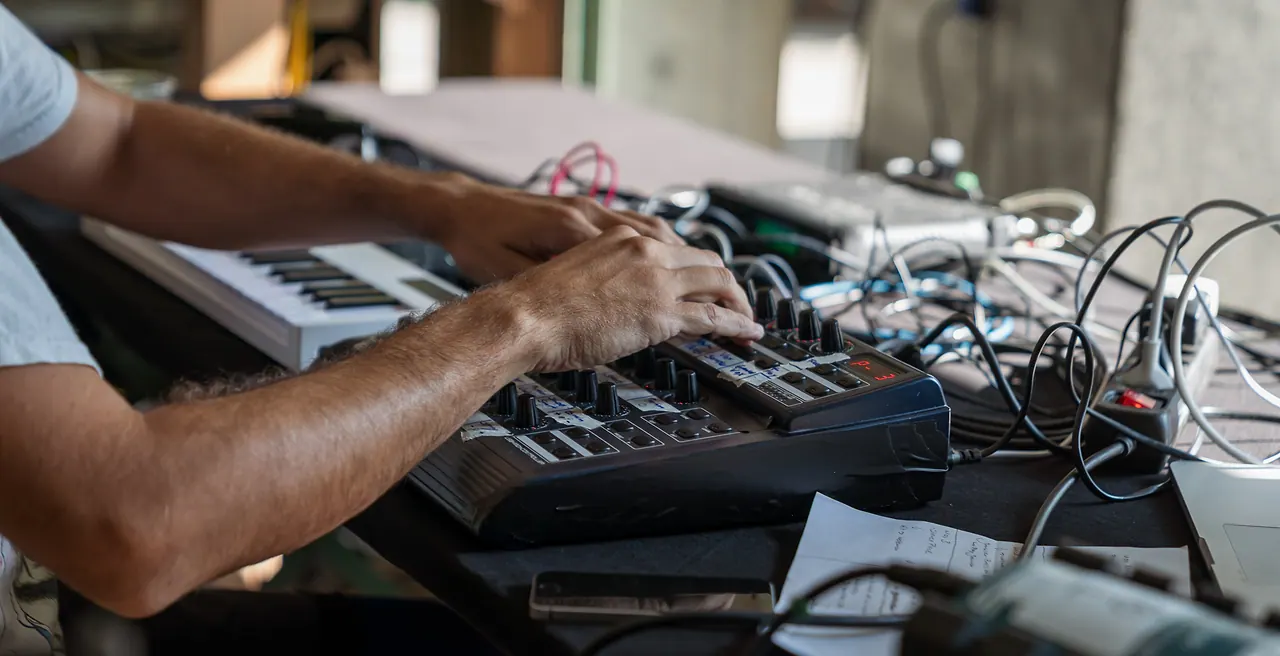 smioa live an Les Digitales Bern 2019, Botanischer Garten Bern – Foto 11 von 15