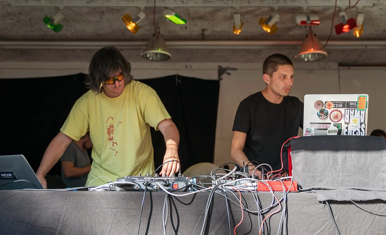 UHT live an Les Digitales Bern 2019, Botanischer Garten Bern – Foto 4 von 16