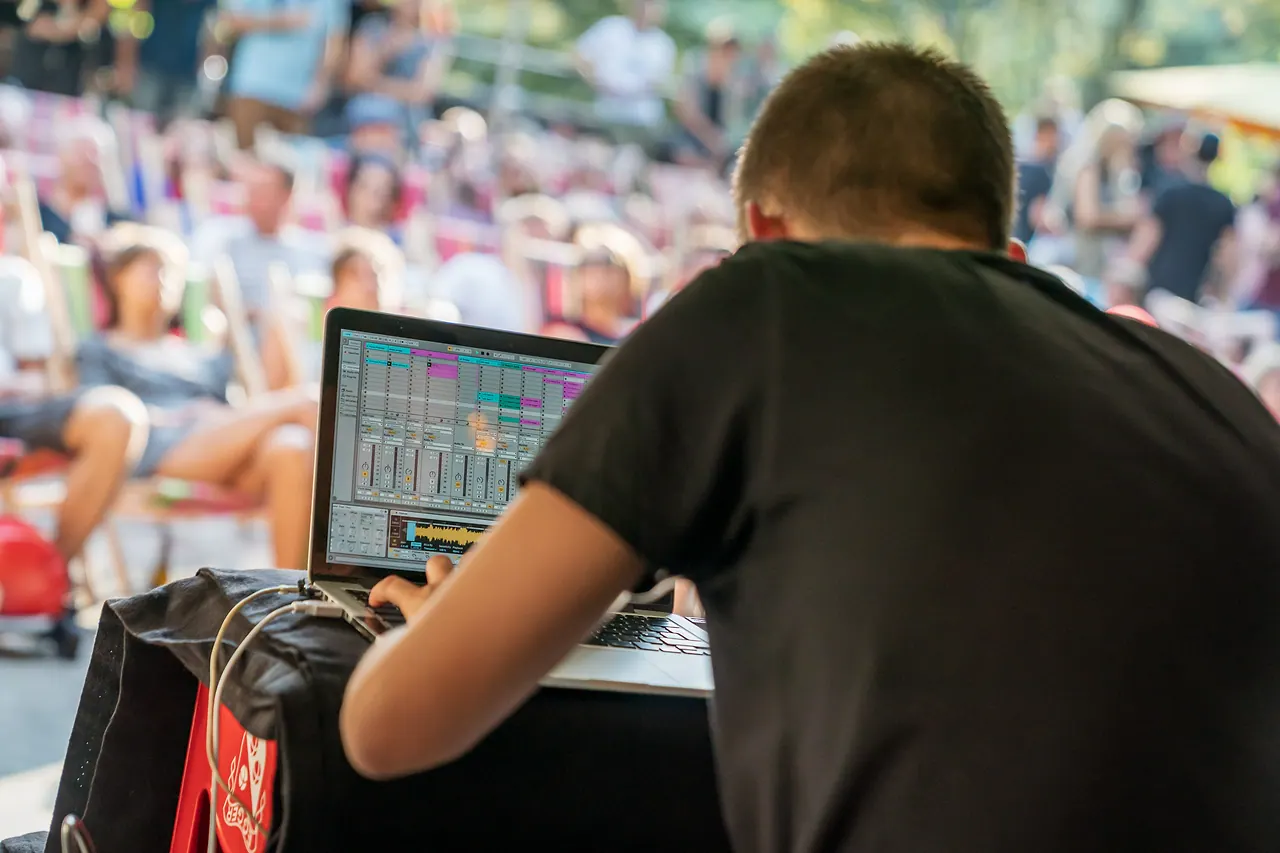 UHT live an Les Digitales Bern 2019, Botanischer Garten Bern – Foto 16 von 16