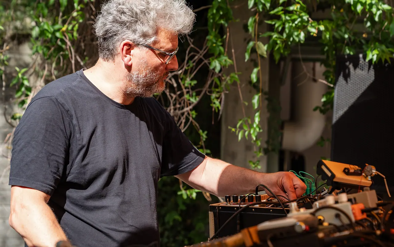 Black Box Bricolage live an Les Digitales Bern 2023, Botanischer Garten Bern – Foto 2 von 29