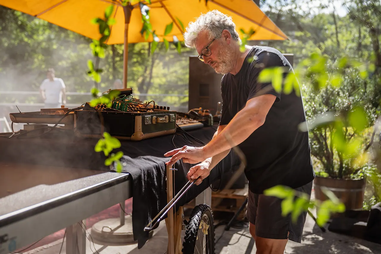Black Box Bricolage live an Les Digitales Bern 2023, Botanischer Garten Bern – Foto 11 von 29