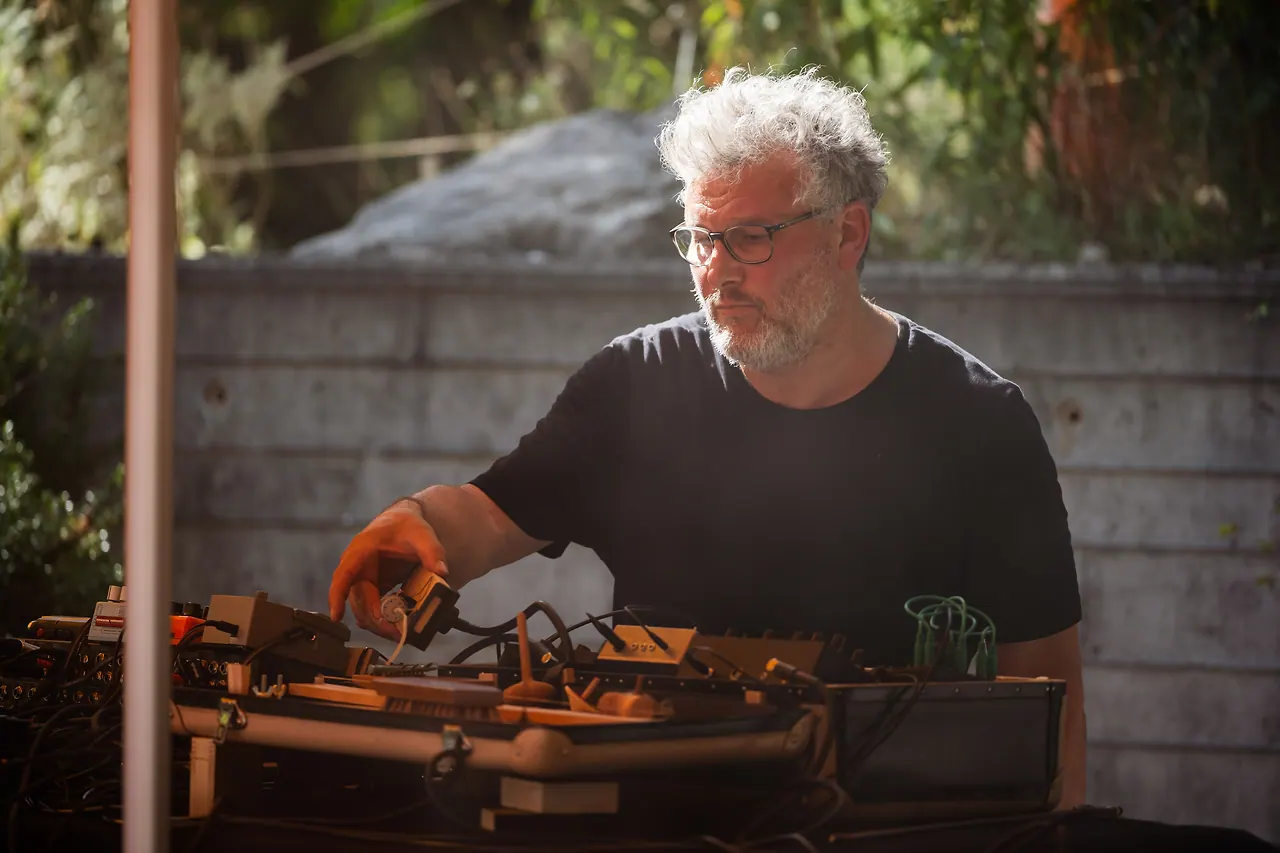 Black Box Bricolage live an Les Digitales Bern 2023, Botanischer Garten Bern – Foto 14 von 29