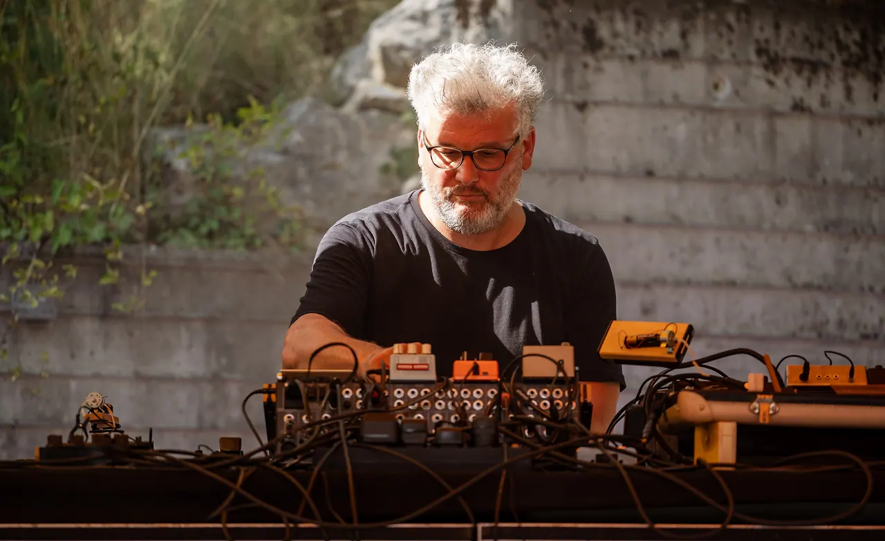 Black Box Bricolage live an Les Digitales Bern 2023, Botanischer Garten Bern – Foto 15 von 29
