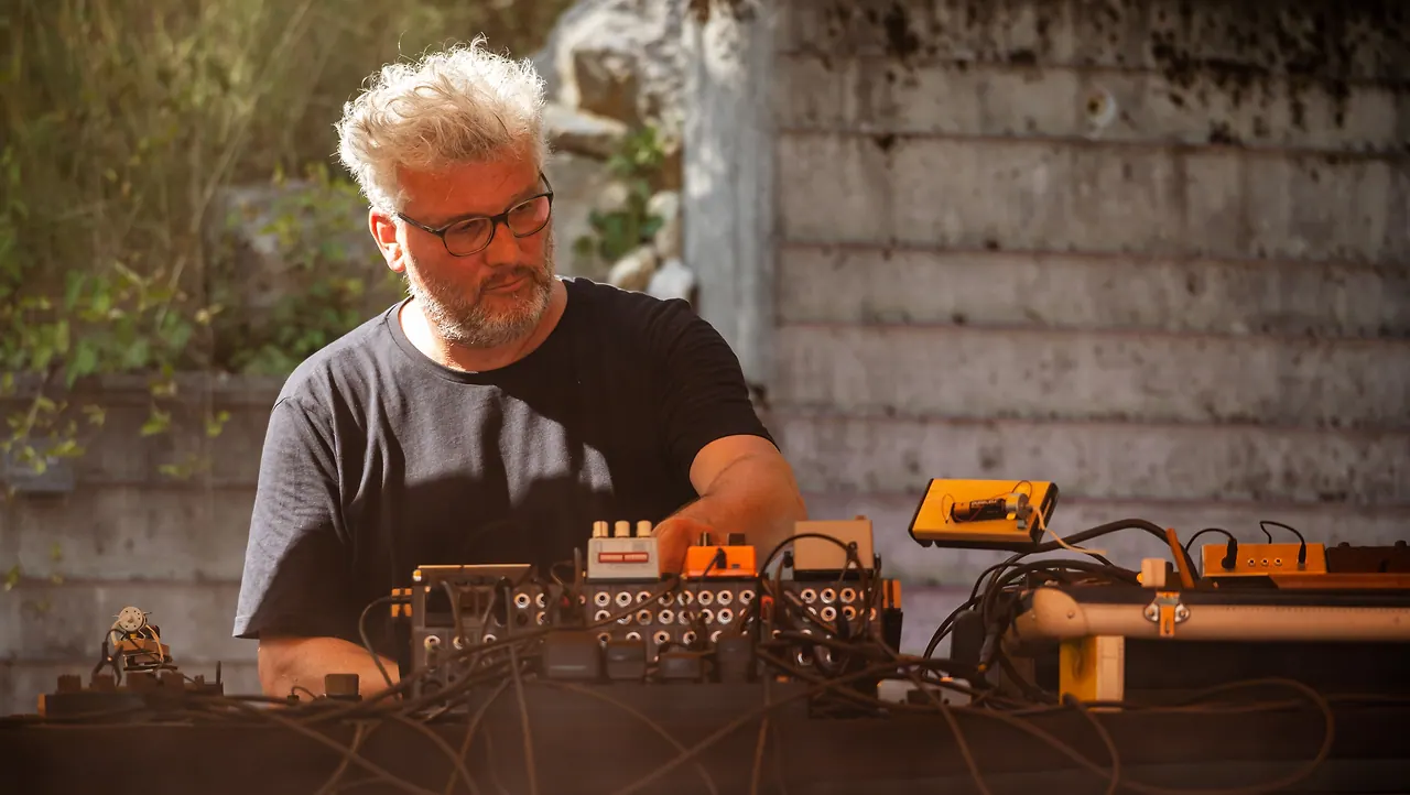 Black Box Bricolage live an Les Digitales Bern 2023, Botanischer Garten Bern – Foto 16 von 29