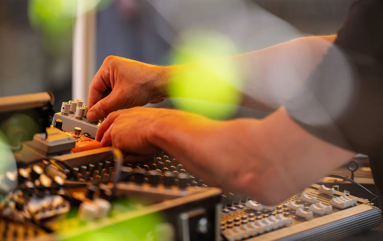Black Box Bricolage live an Les Digitales Bern 2023, Botanischer Garten Bern – Foto 17 von 29