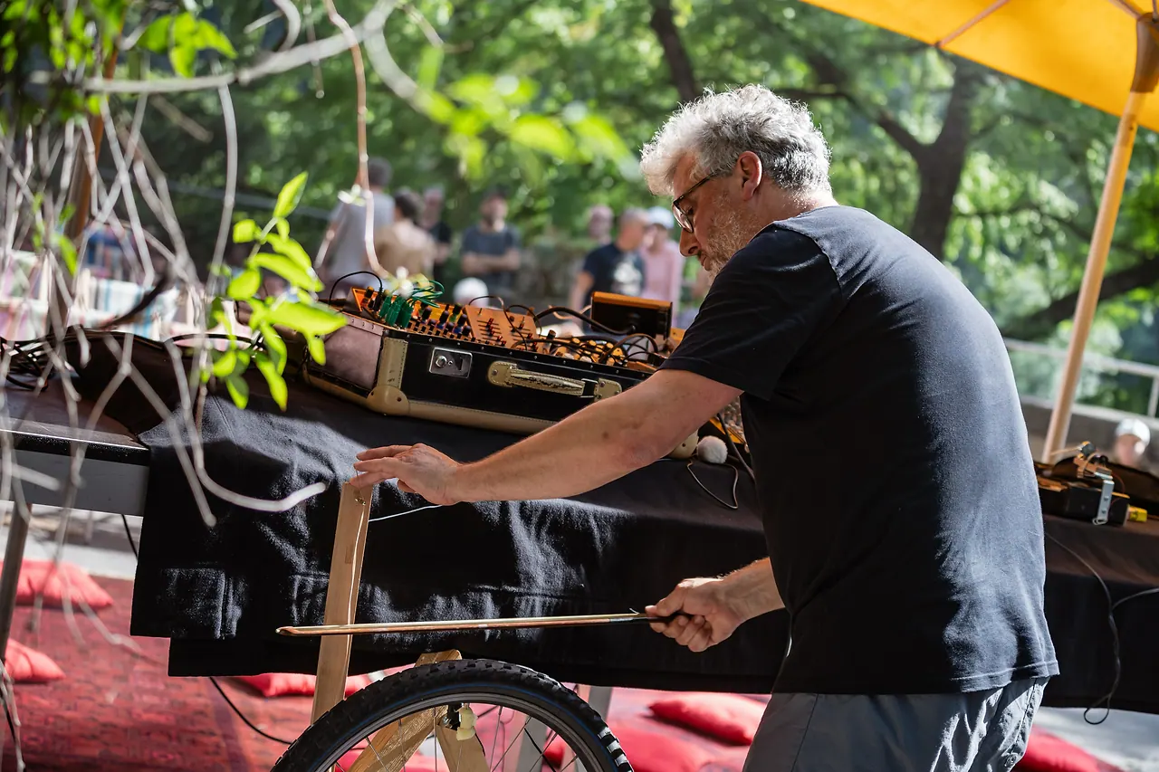 Black Box Bricolage live an Les Digitales Bern 2023, Botanischer Garten Bern – Foto 20 von 29