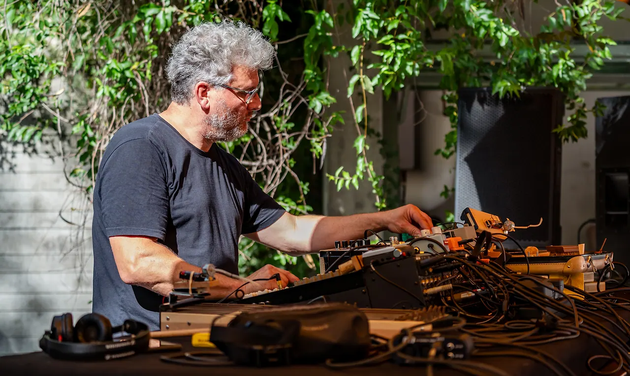 Black Box Bricolage live an Les Digitales Bern 2023, Botanischer Garten Bern – Foto 24 von 29
