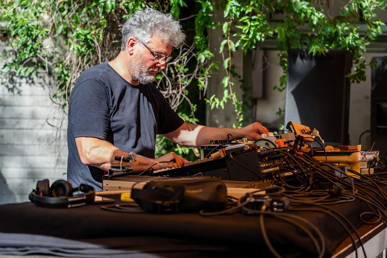 Black Box Bricolage live an Les Digitales Bern 2023, Botanischer Garten Bern – Foto 25 von 29