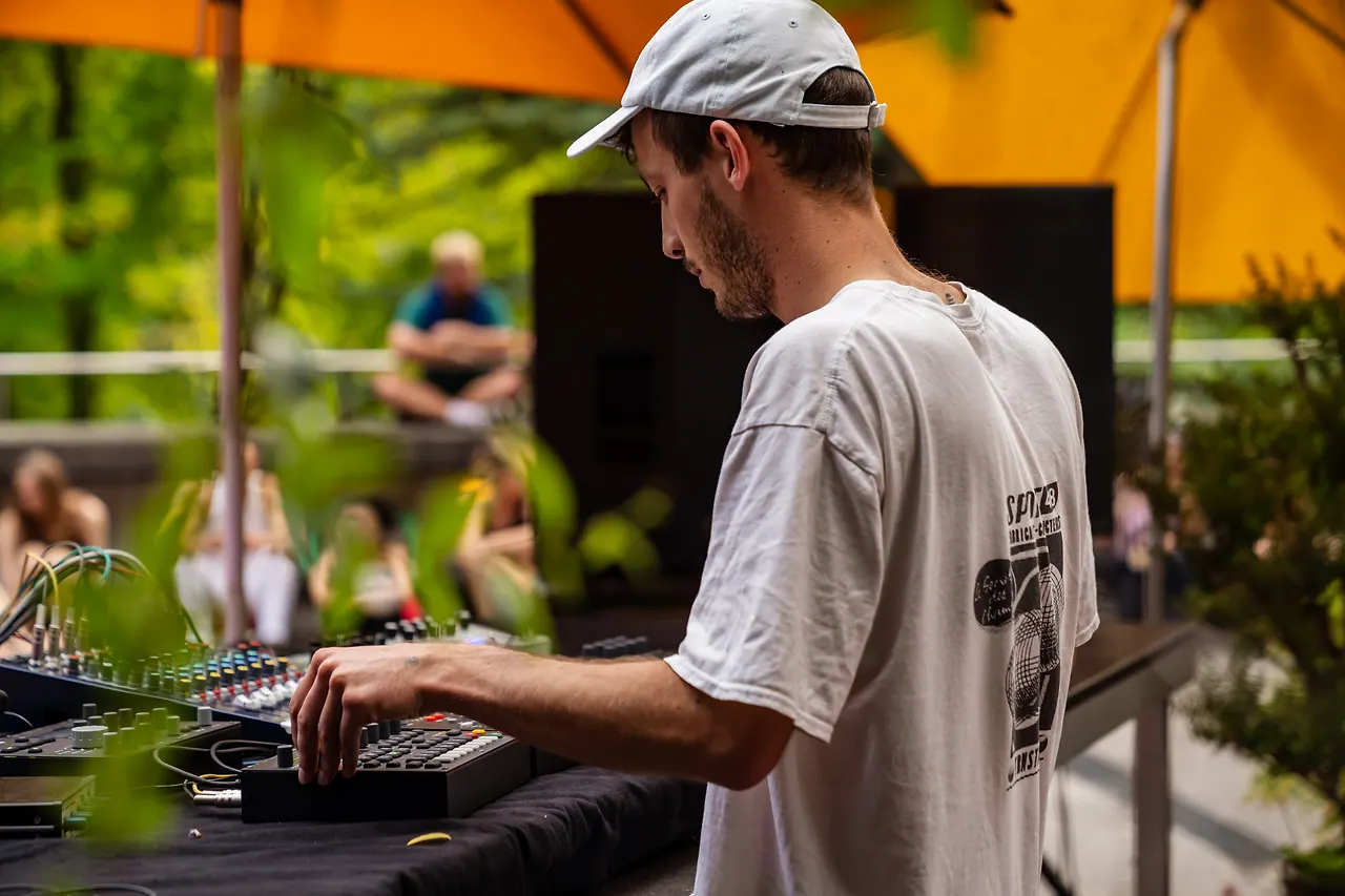 Fels live an Les Digitales Bern 2023, Botanischer Garten Bern – Foto 2 von 19