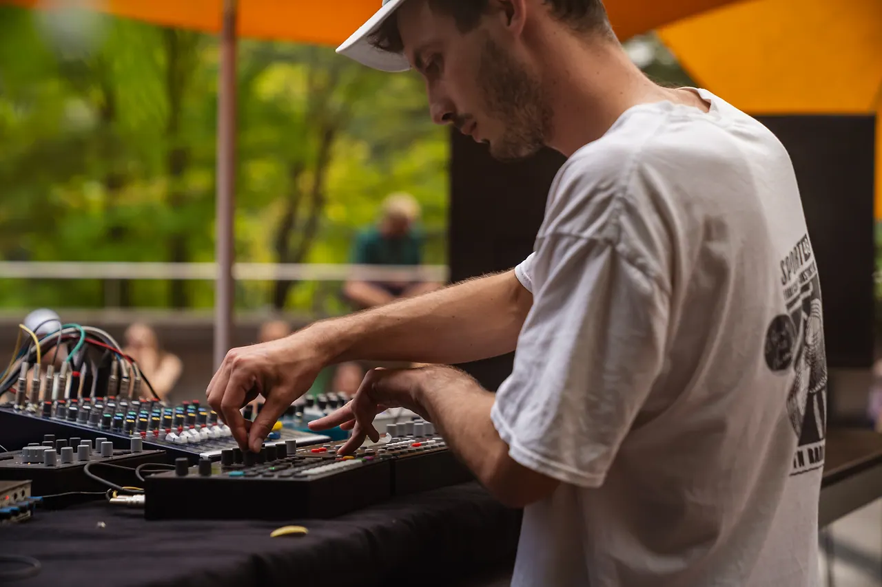 Fels live an Les Digitales Bern 2023, Botanischer Garten Bern – Foto 3 von 19