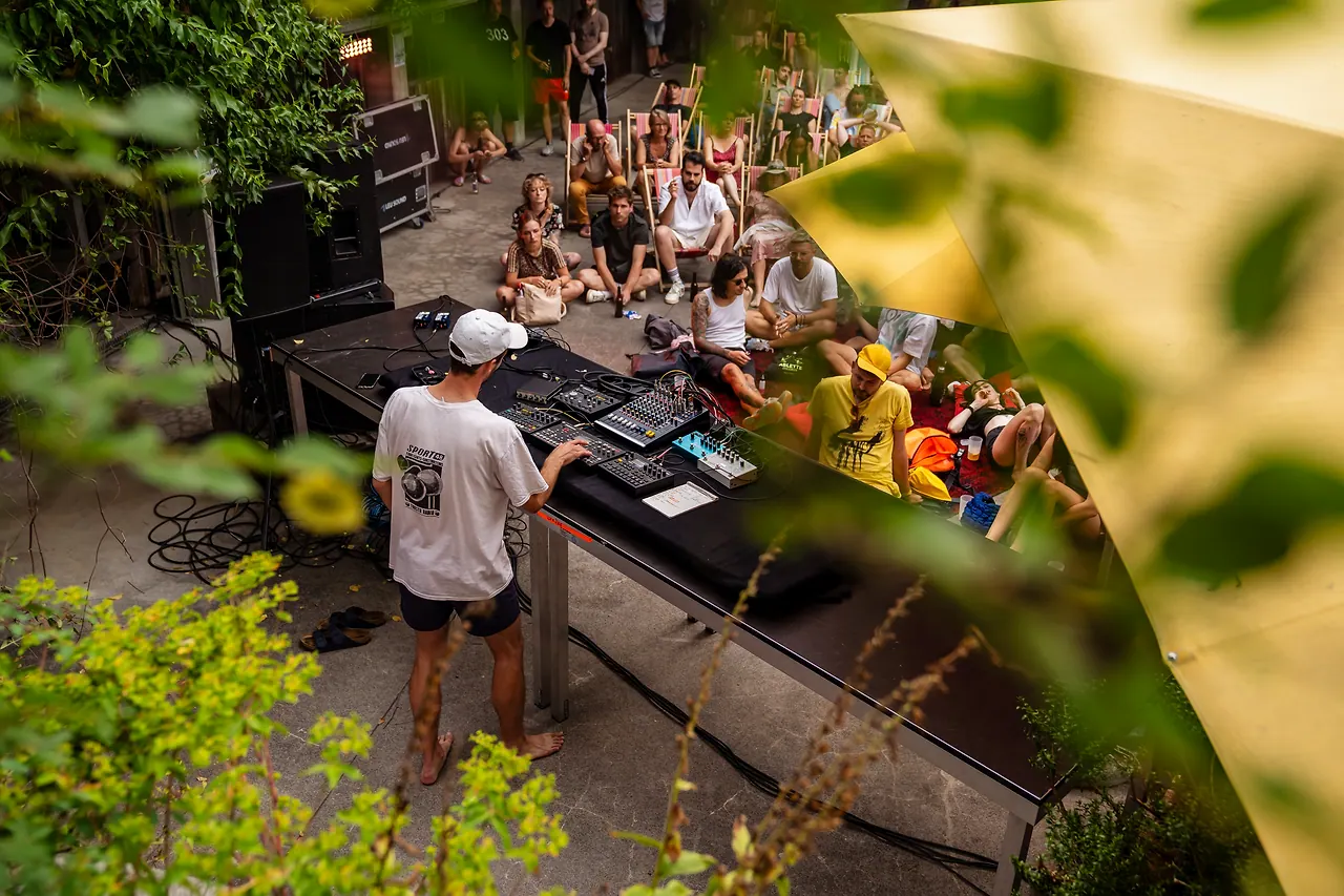 Fels live an Les Digitales Bern 2023, Botanischer Garten Bern – Foto 14 von 19