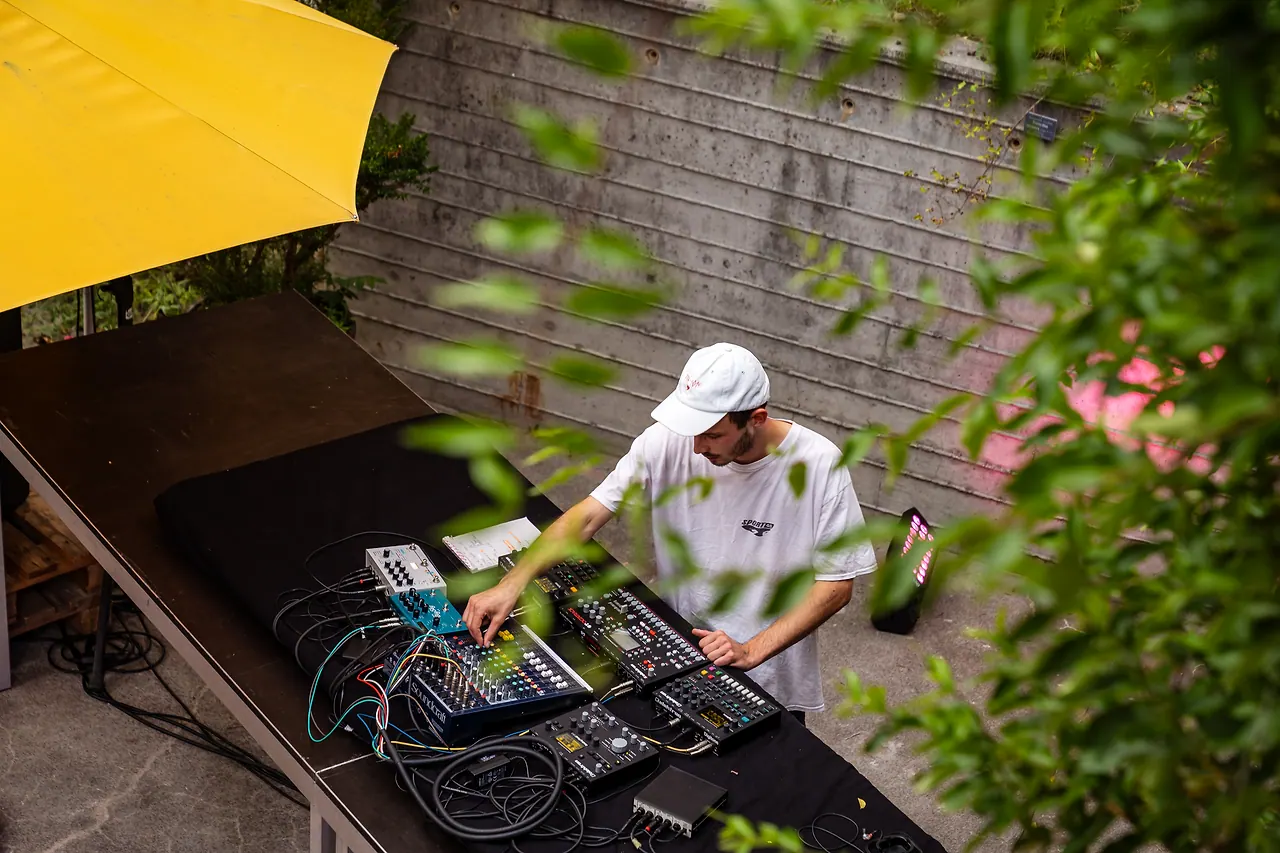 Fels live an Les Digitales Bern 2023, Botanischer Garten Bern – Foto 18 von 19