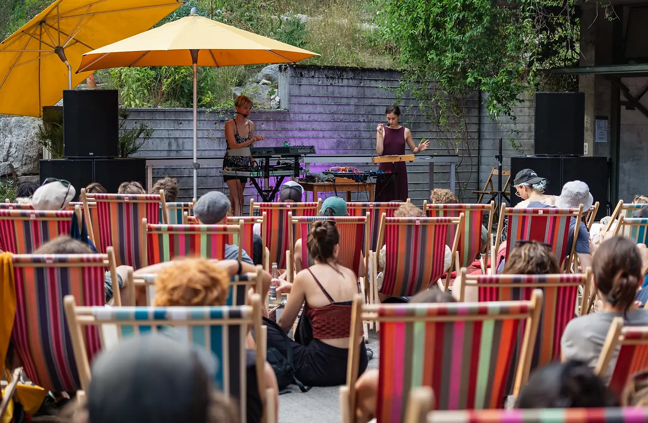Junee live an Les Digitales Bern 2023, Botanischer Garten Bern – Foto 14 von 22