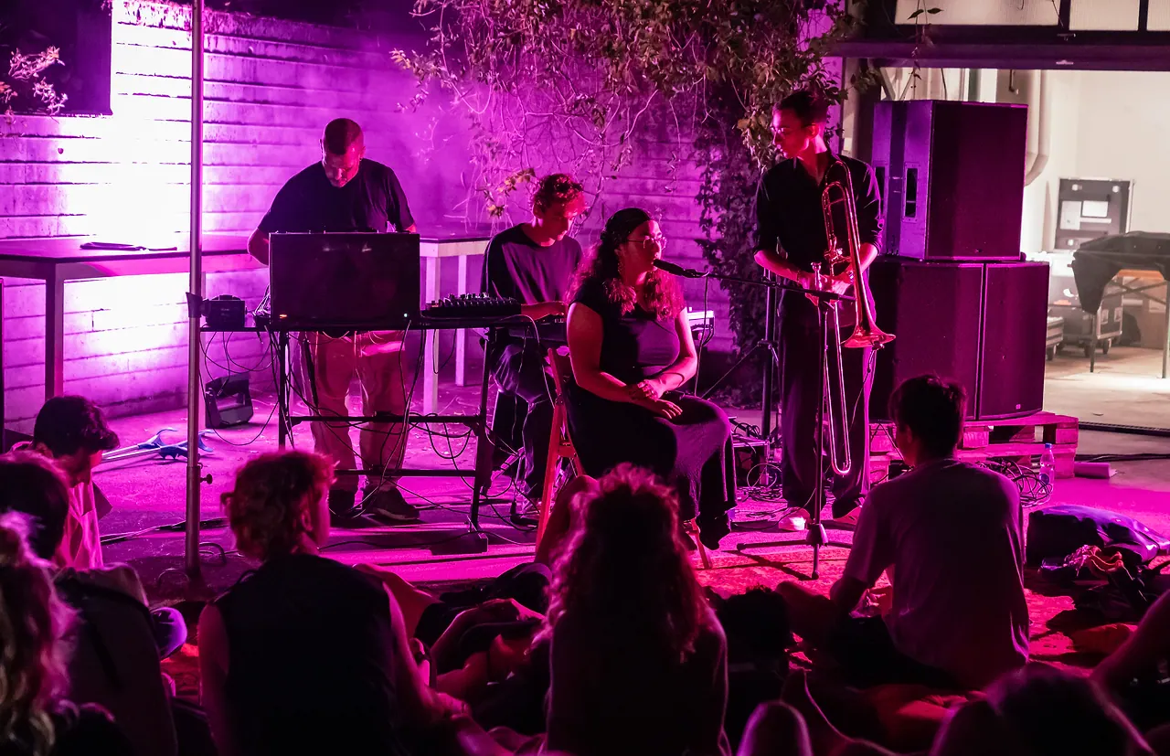 Lumia Sylko live an Les Digitales Bern 2023, Botanischer Garten Bern – Foto 7 von 15