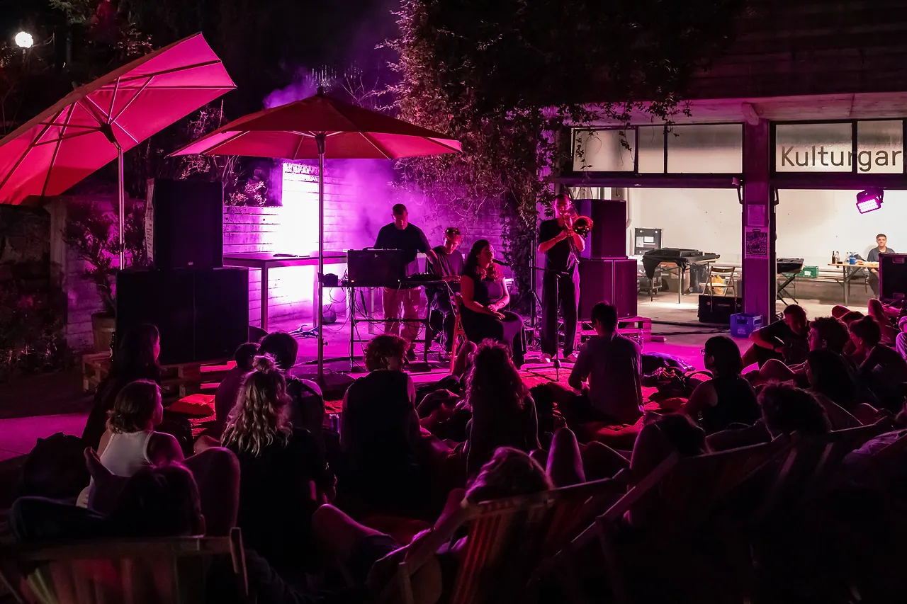 Lumia Sylko live an Les Digitales Bern 2023, Botanischer Garten Bern – Foto 8 von 15