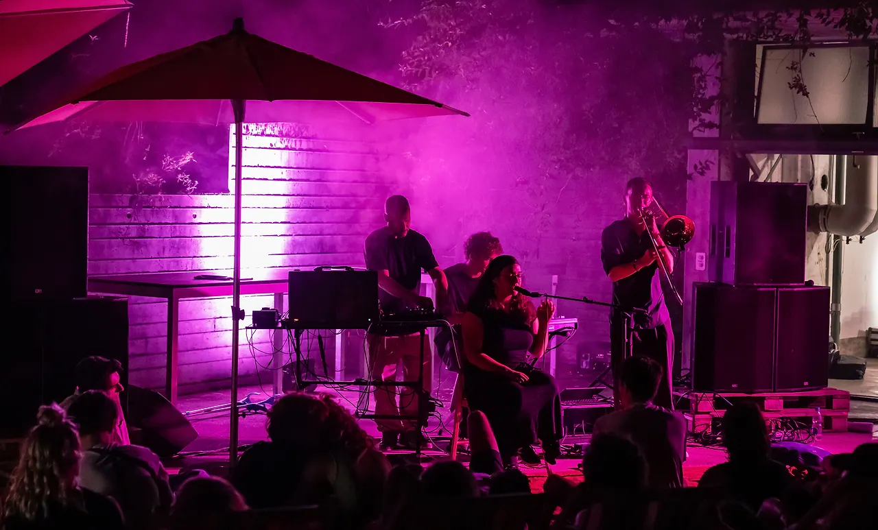Lumia Sylko live an Les Digitales Bern 2023, Botanischer Garten Bern – Foto 11 von 15
