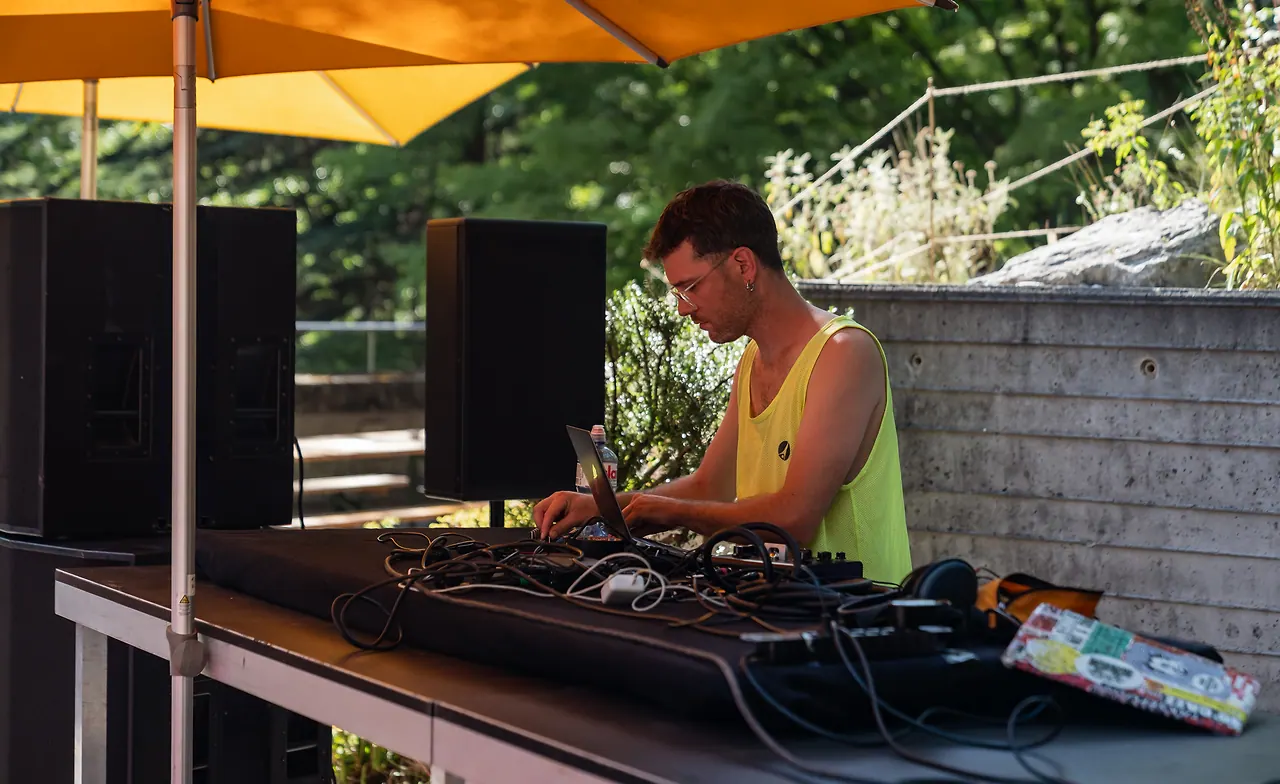 nights707 live at Les Digitales Bern 2023, Botanischer Garten Bern – photo 9 of 12