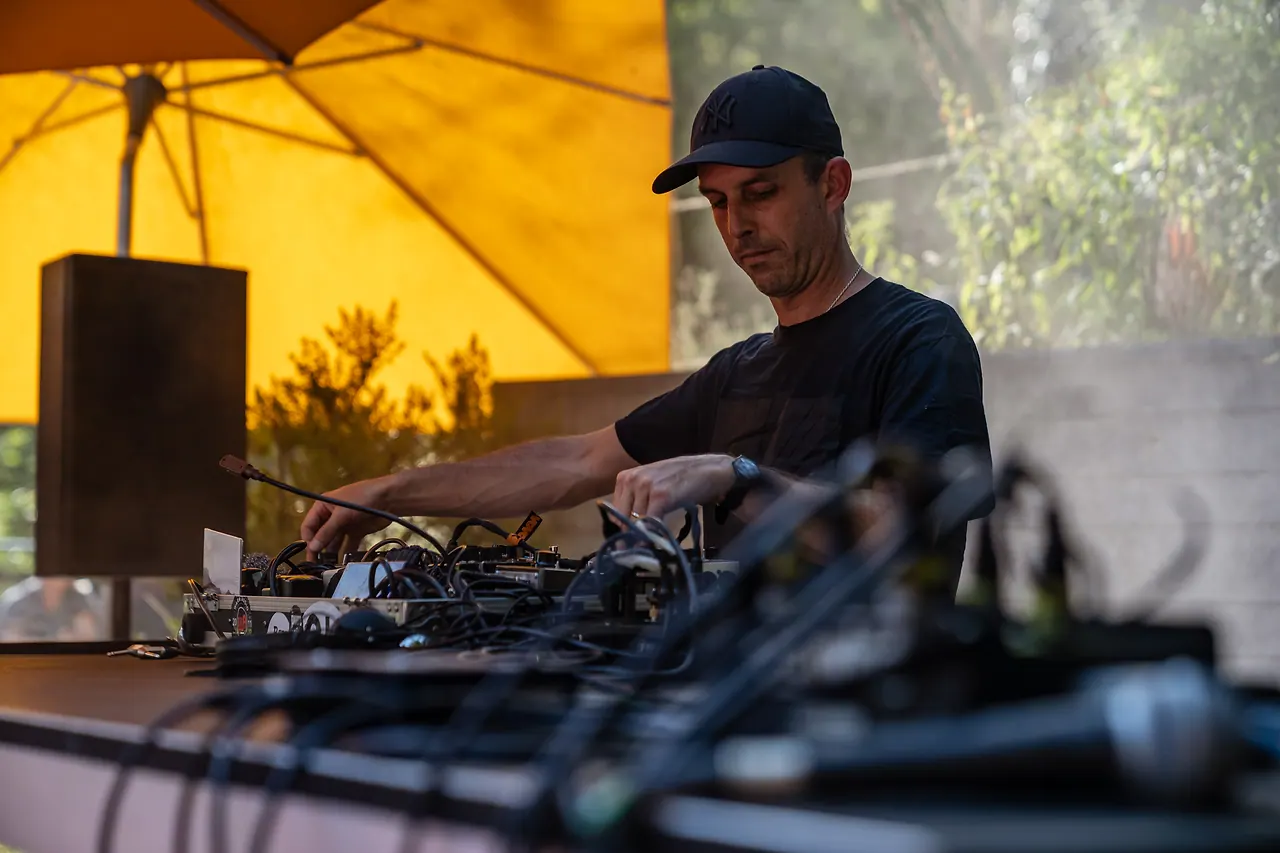 OLO live an Les Digitales Bern 2023, Botanischer Garten Bern – Foto 4 von 17