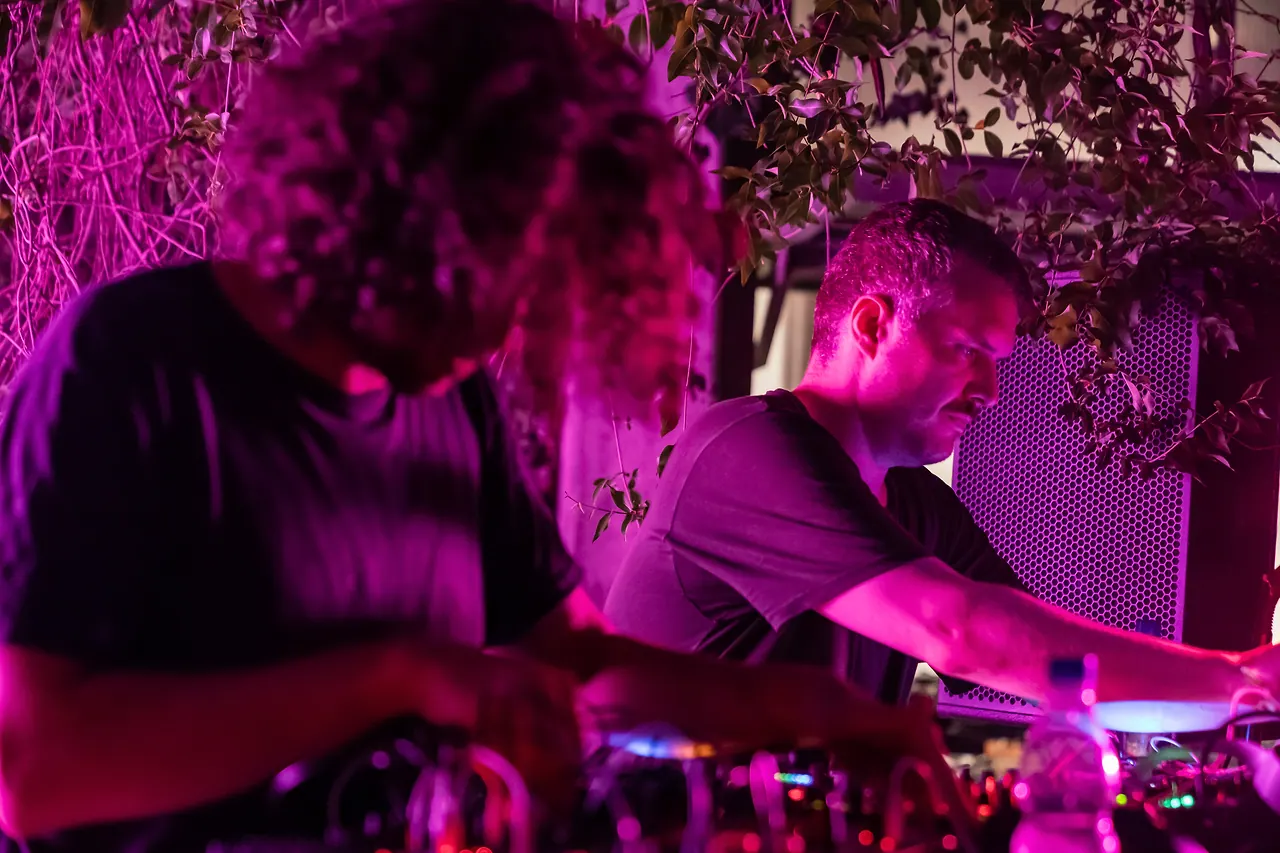v0ll & Boss live an Les Digitales Bern 2023, Botanischer Garten Bern – Foto 5 von 12