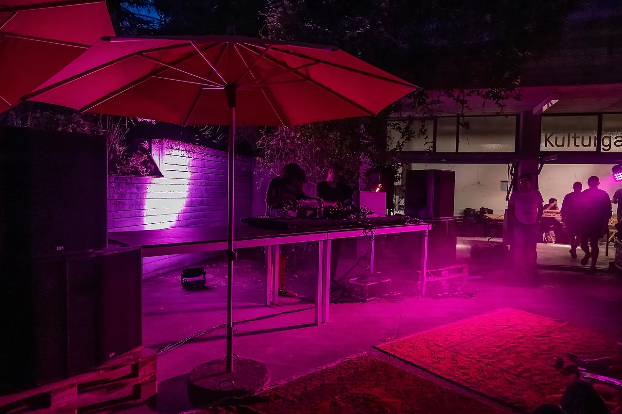 v0ll & Boss live an Les Digitales Bern 2023, Botanischer Garten Bern – Foto 6 von 12