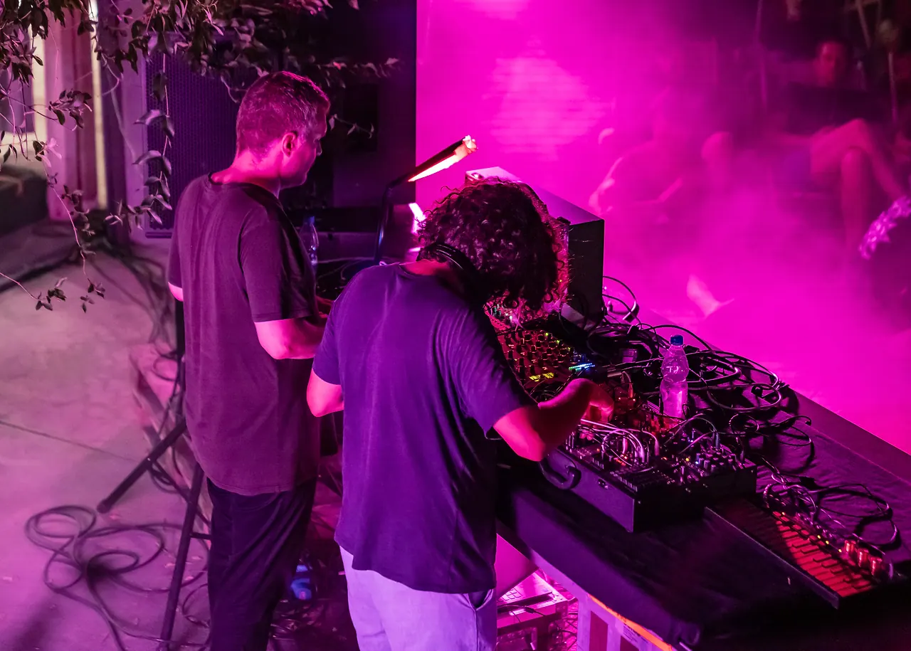 v0ll & Boss live an Les Digitales Bern 2023, Botanischer Garten Bern – Foto 10 von 12