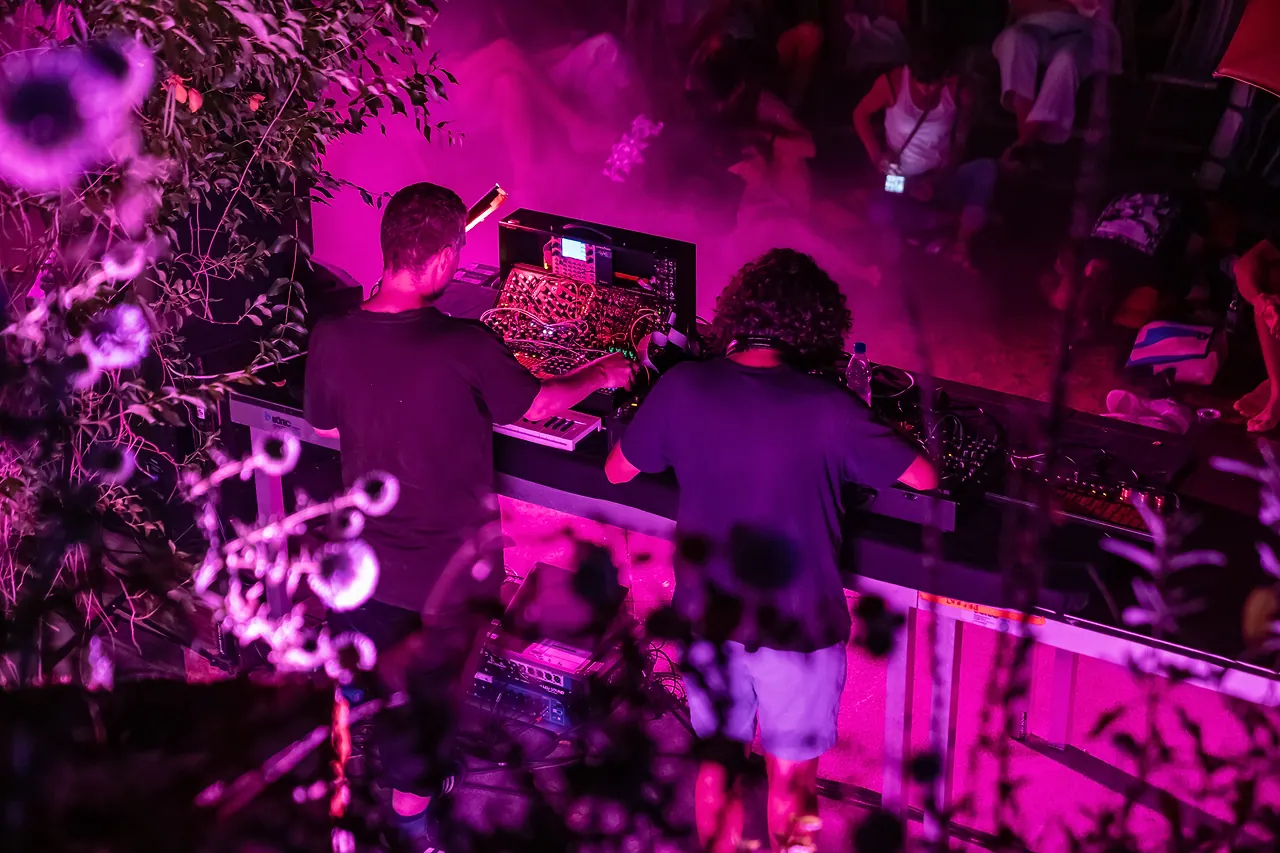v0ll & Boss live an Les Digitales Bern 2023, Botanischer Garten Bern – Foto 11 von 12