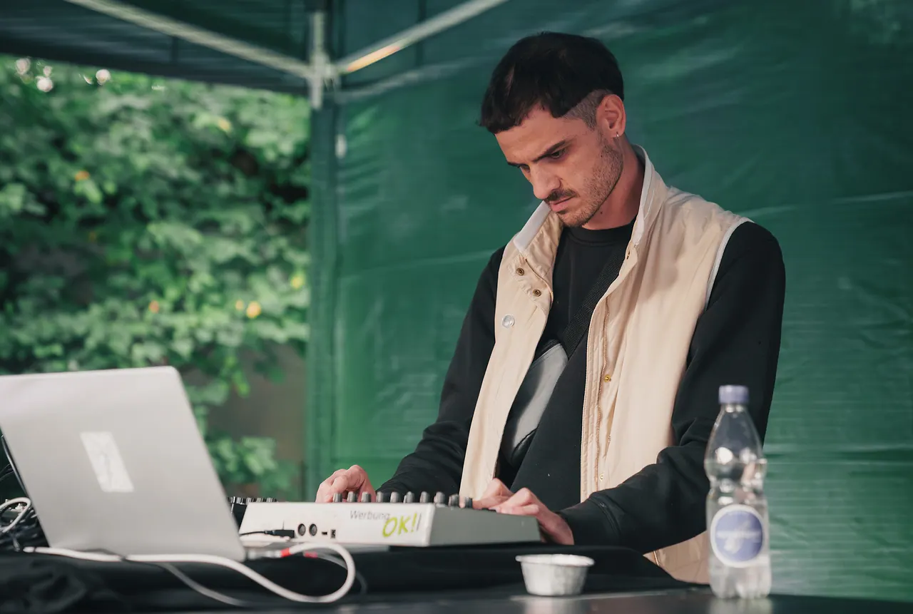 Kasma live an Les Digitales Bern 2025, Dampfzentrale Bern – Foto 17 von 22