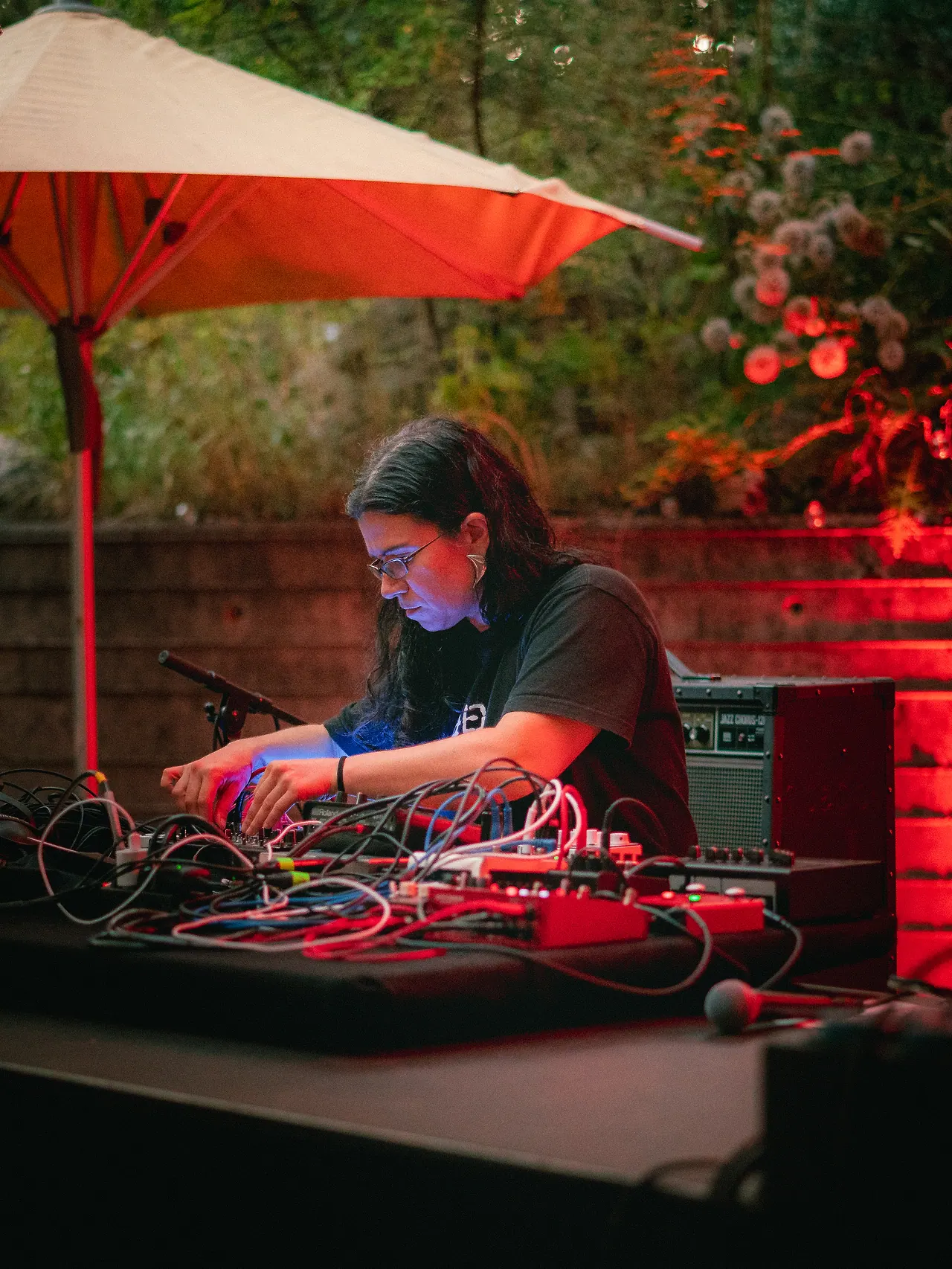 Caterina De Nicola live an Les Digitales Bern 2026, Botanischer Garten Bern – Foto 18 von 19