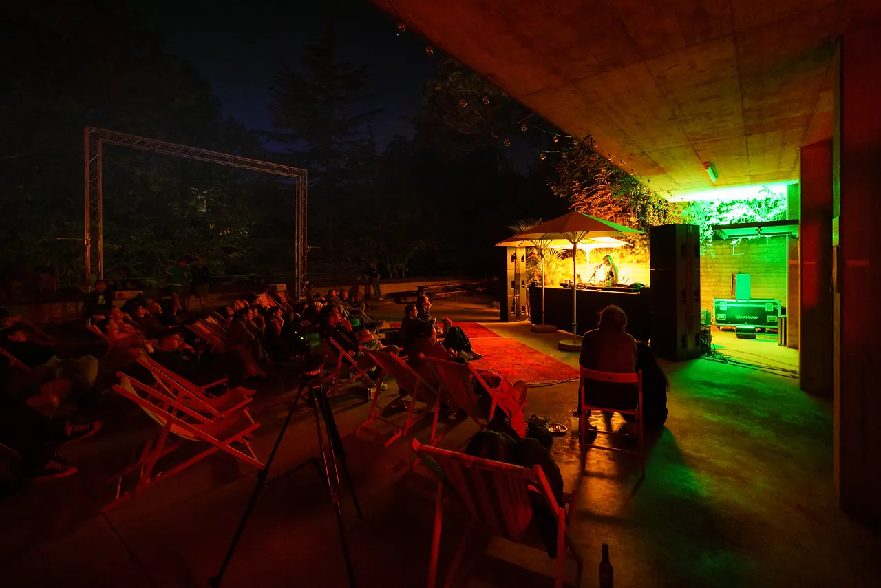 Eco Errázuriz live an Les Digitales Bern 2026, Botanischer Garten Bern – Foto 9 von 18