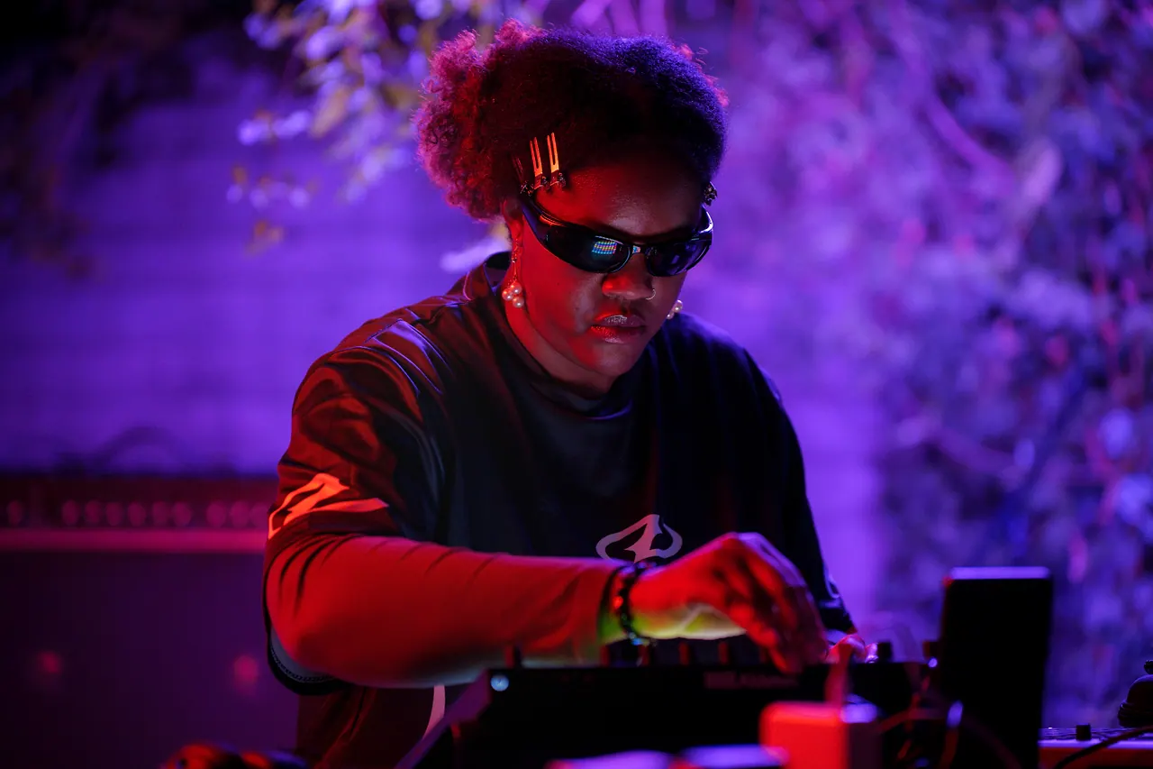 LAFROFEE live an Les Digitales Bern 2026, Botanischer Garten Bern – Foto 12 von 14