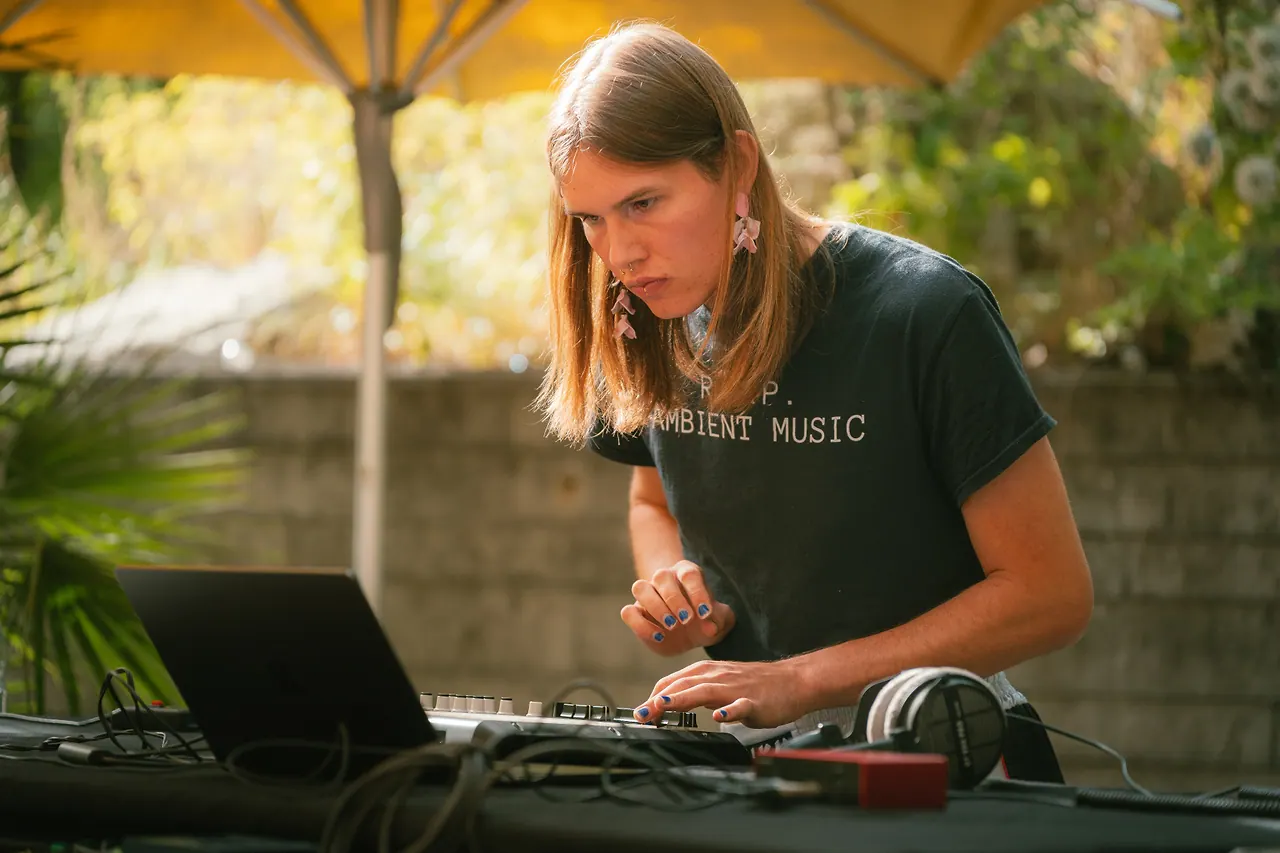 Liz live at Les Digitales Bern 2026, Botanischer Garten Bern – photo 11 of 15