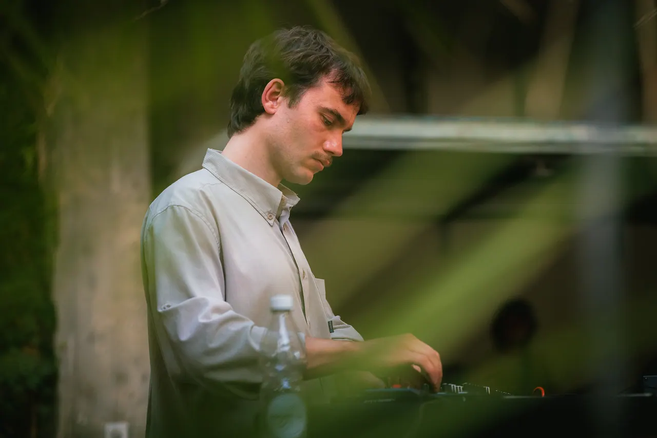 Matthias Müller live an Les Digitales Bern 2026, Botanischer Garten Bern – Foto 15 von 15