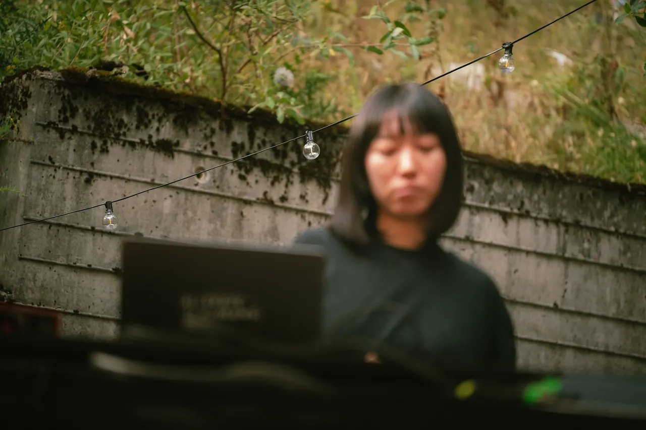 Minami Saeki live an Les Digitales Bern 2026, Botanischer Garten Bern – Foto 2 von 13