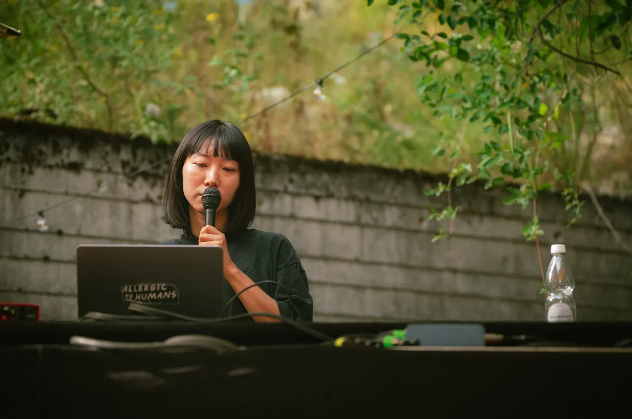 Minami Saeki live an Les Digitales Bern 2026, Botanischer Garten Bern – Foto 3 von 13