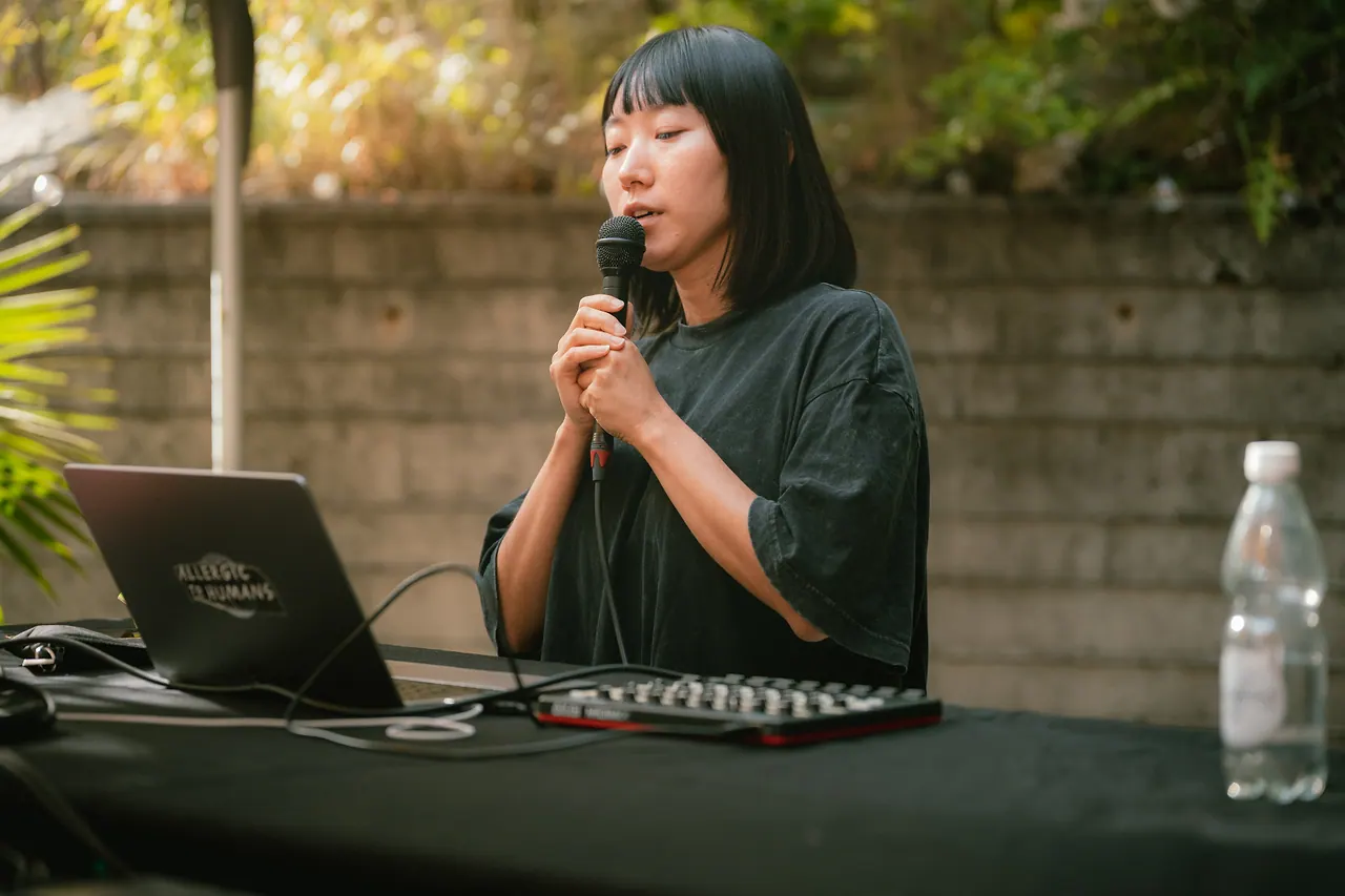 Minami Saeki live an Les Digitales Bern 2026, Botanischer Garten Bern – Foto 4 von 13